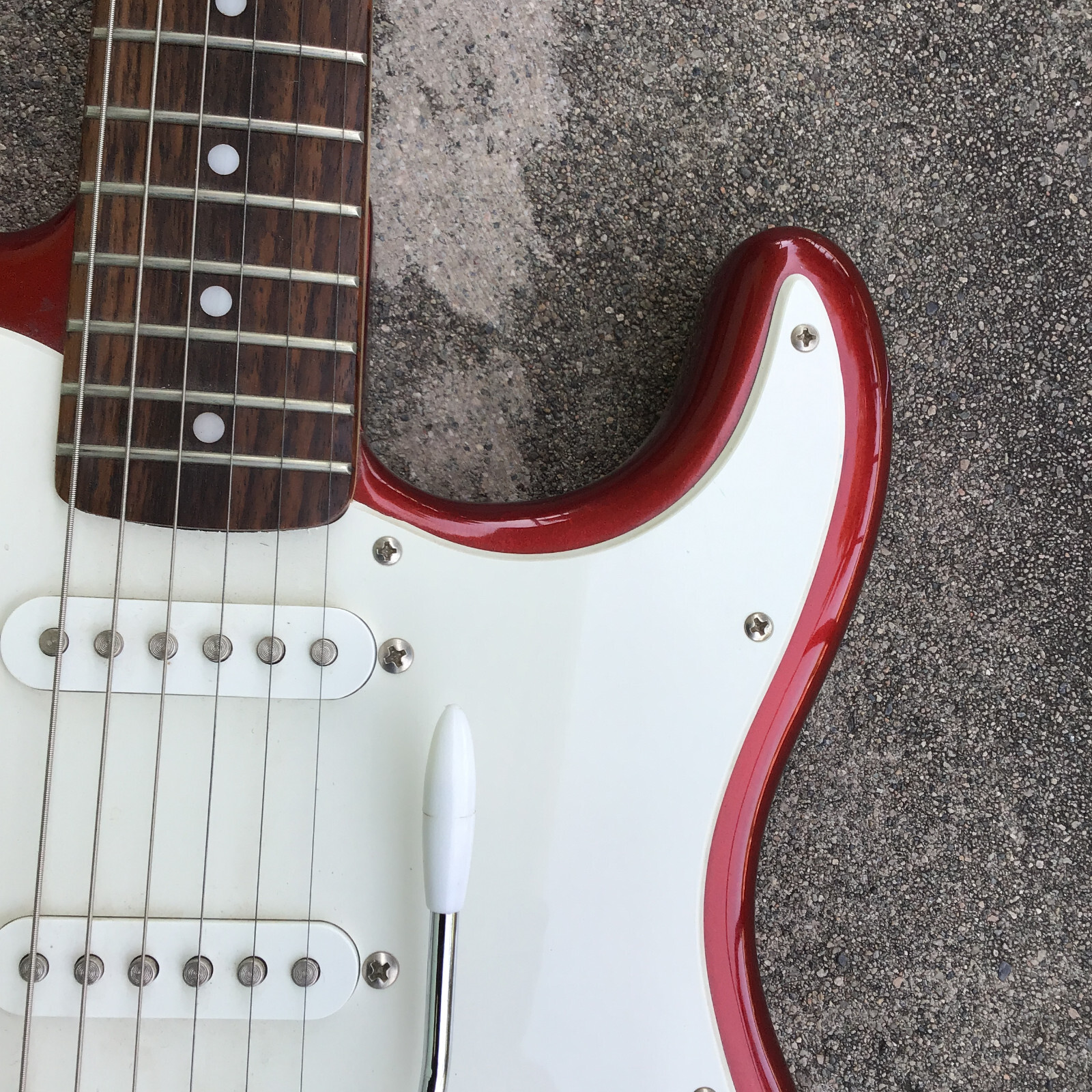 Squier by Fender Affinity Strat Electric Guitar Cherry Apple Red 6 Strings