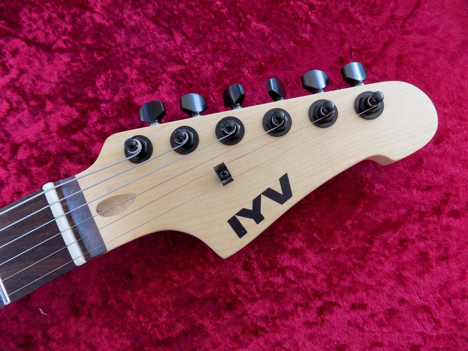 Jackson/IYV “Custom Shack”, Hot Invader Style Pickups,Coil Splitting,Nice