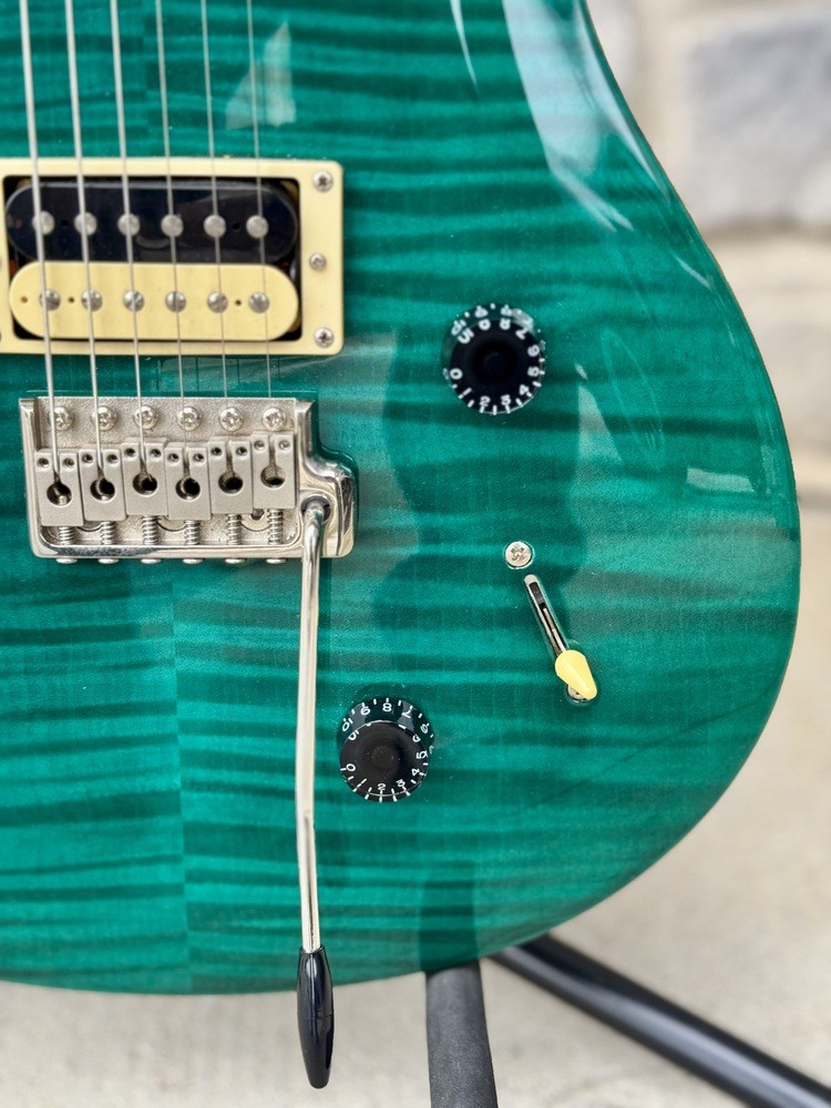 Paul Reed Smith (PRS) SE Custom 22 6-String Electric Guitar w/ PRS Gig Bag