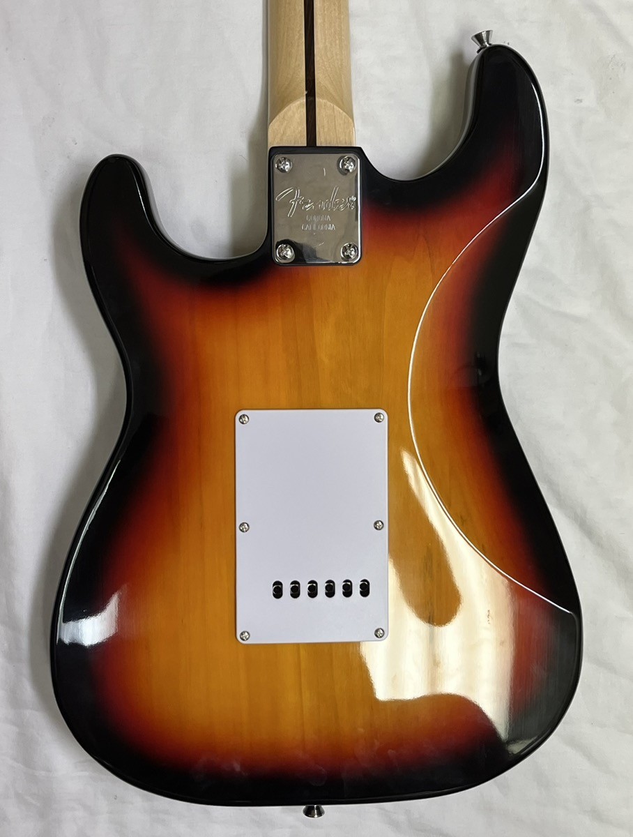FENDER STRATOCASTER USA ELECTRIC GUITAR – SUNBURST W/ FENDER CASE (MVP018546)