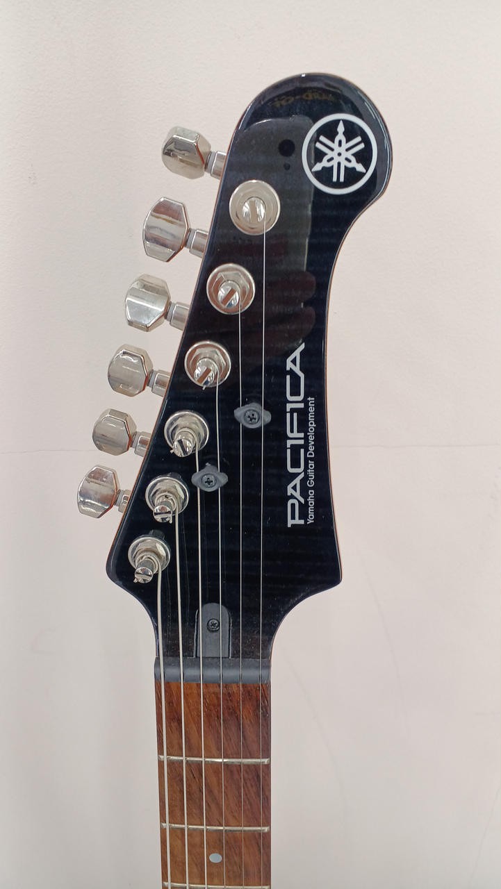 YAMAHA PAC612VIIFM Electric Guitar-04