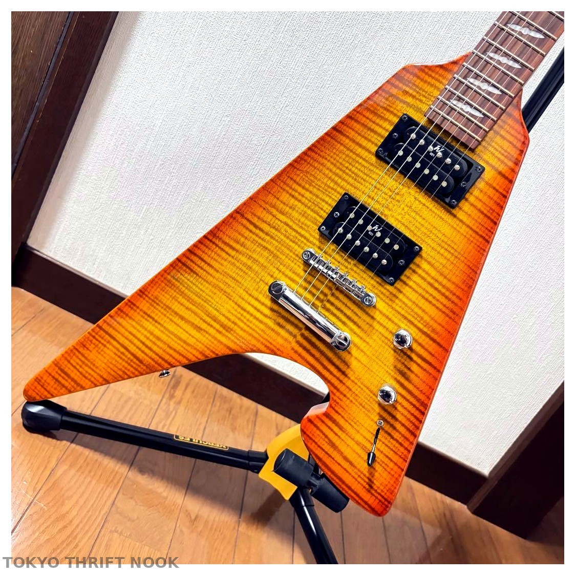 [Good] Lyon by Washburn V-Style Electric Guitar Flame Sunburst w/ Soft Case Set
