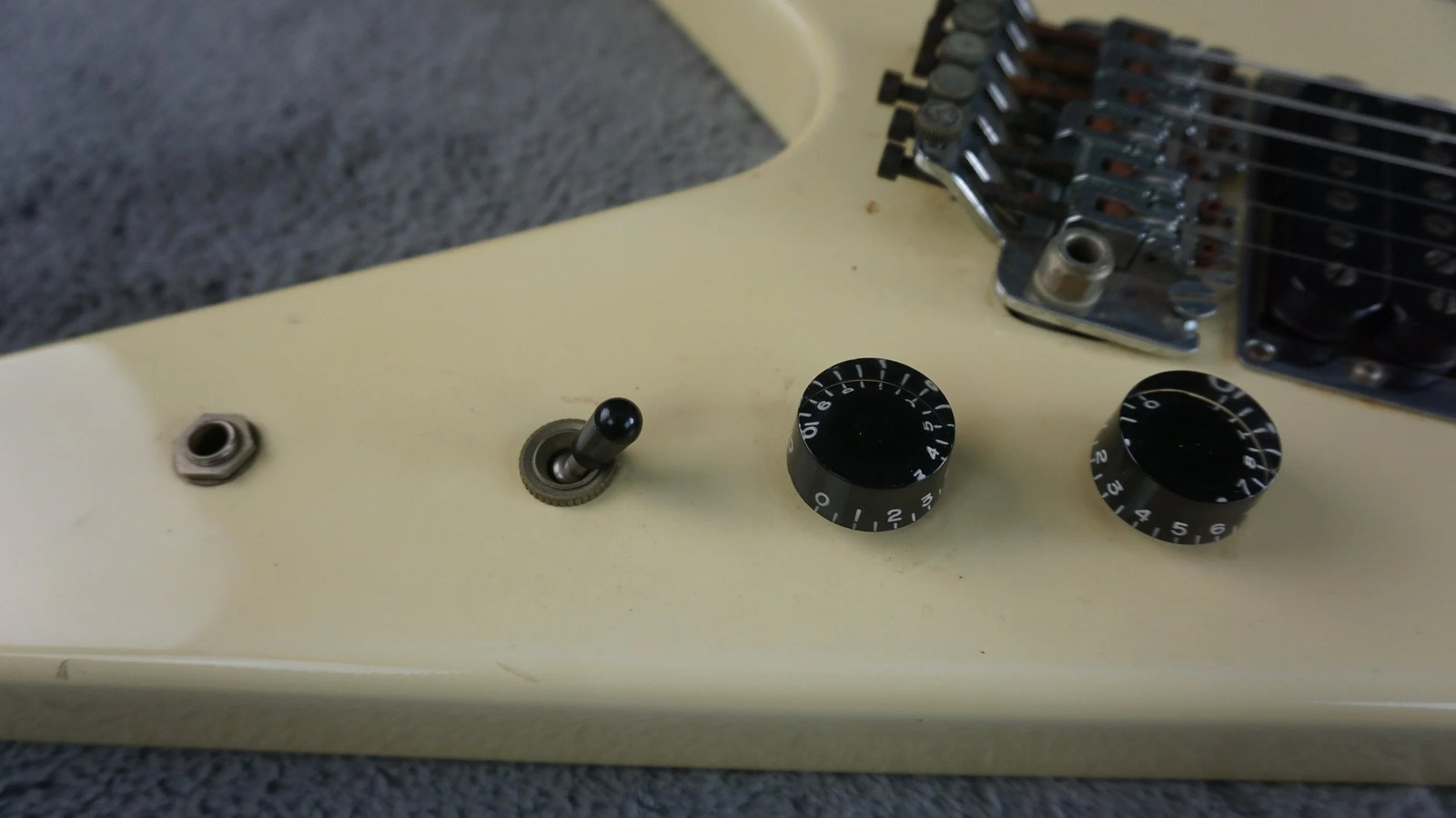 Fernandes/Burny BSV-70 The Function Flying V Short Scale