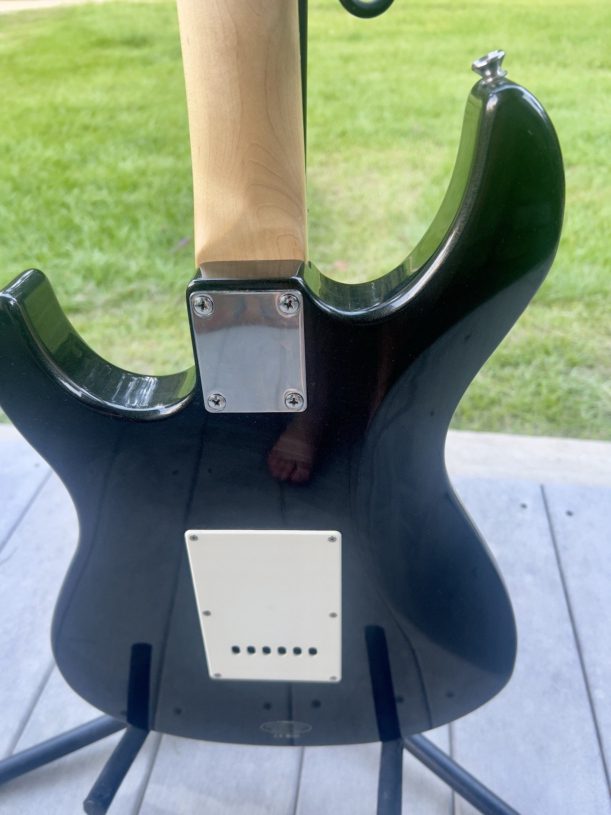 Yamaha Electric Guitar – EG 112C, Padded Case, and Numerous Original Accessories