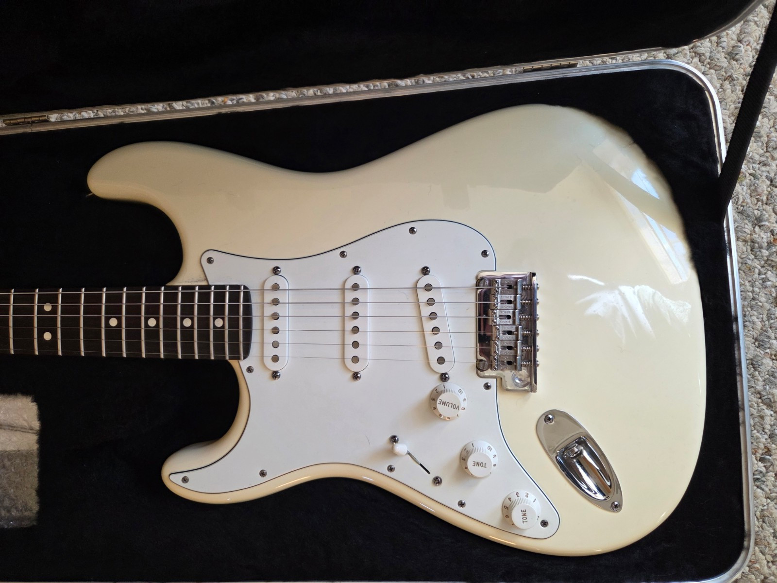 Left Hand Lefty White Fender American Standard 2011 Stratocaster USA Guitar Case