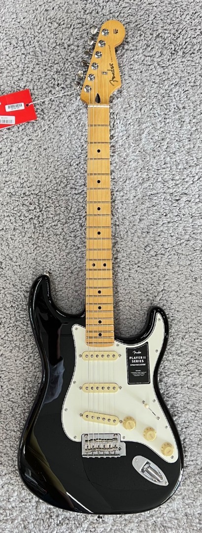 Fender Player II Stratocaster guitar, Maple Fingerboard, Black Finish – MIM