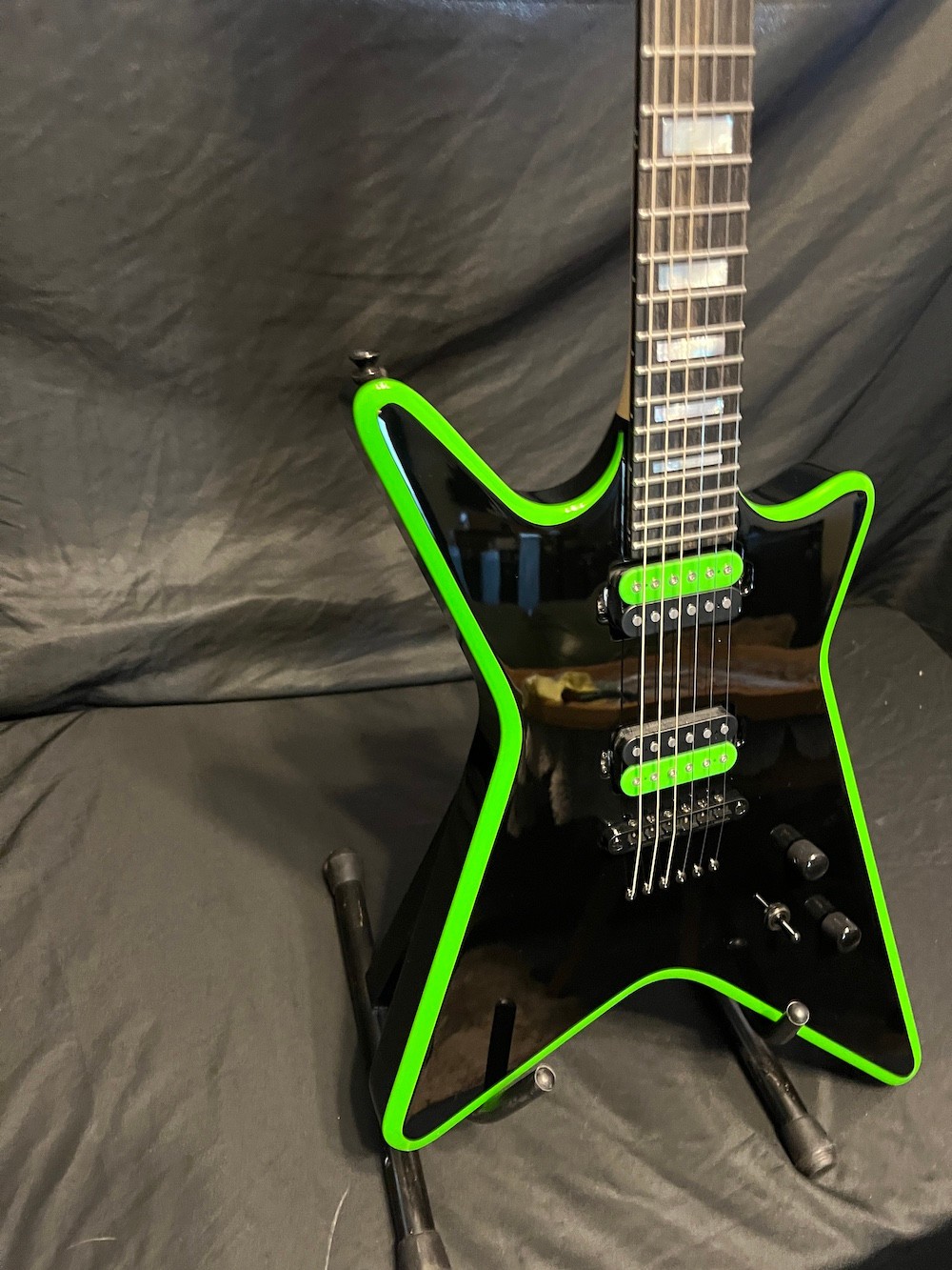 2025 Kiesel V220 Guitar Black W/Racing Green Bevels W/OHSC-MINT!