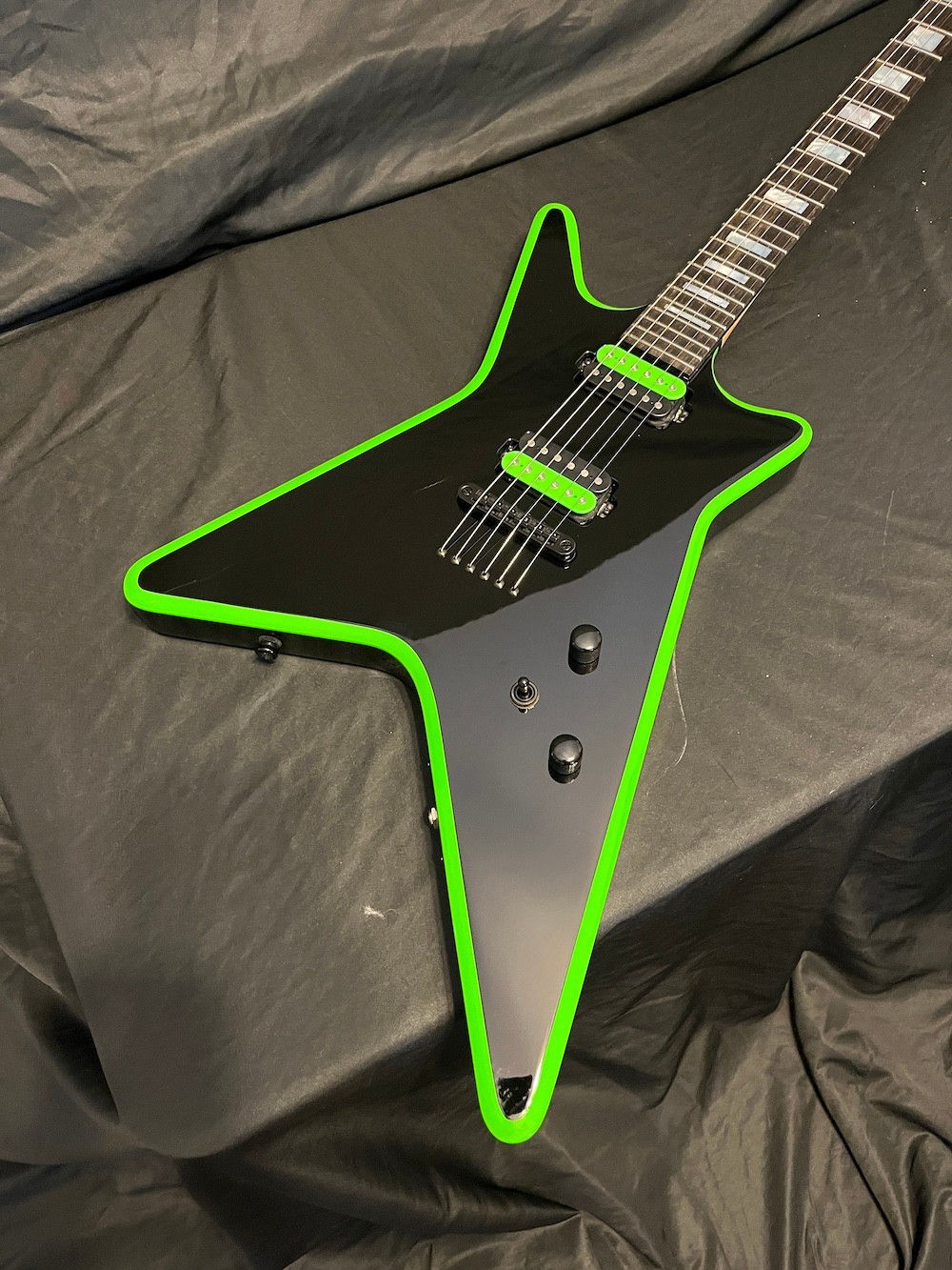 2025 Kiesel V220 Guitar Black W/Racing Green Bevels W/OHSC-MINT!