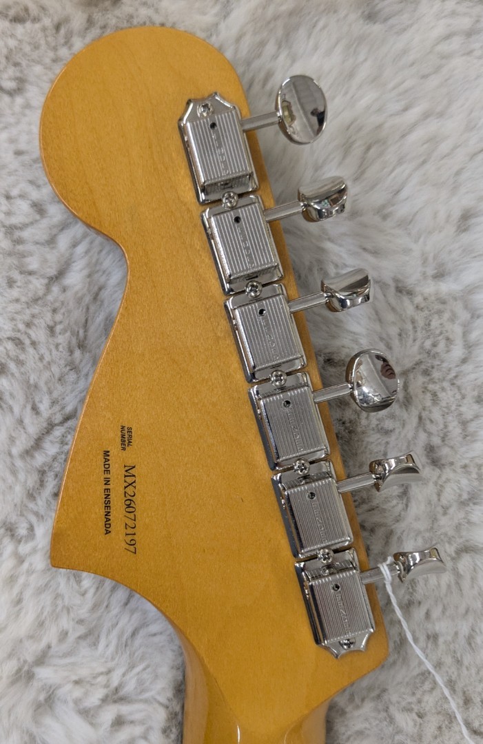 Fender Vintera® III Mid ’60s Jaguar®, Rosewood Fingerboard, Green Metallic