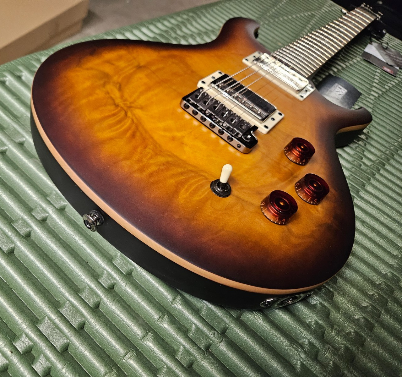 PRS SE “Exotic” DGT Laurel Burl Electric Guitar – McCarty Tobacco Burst