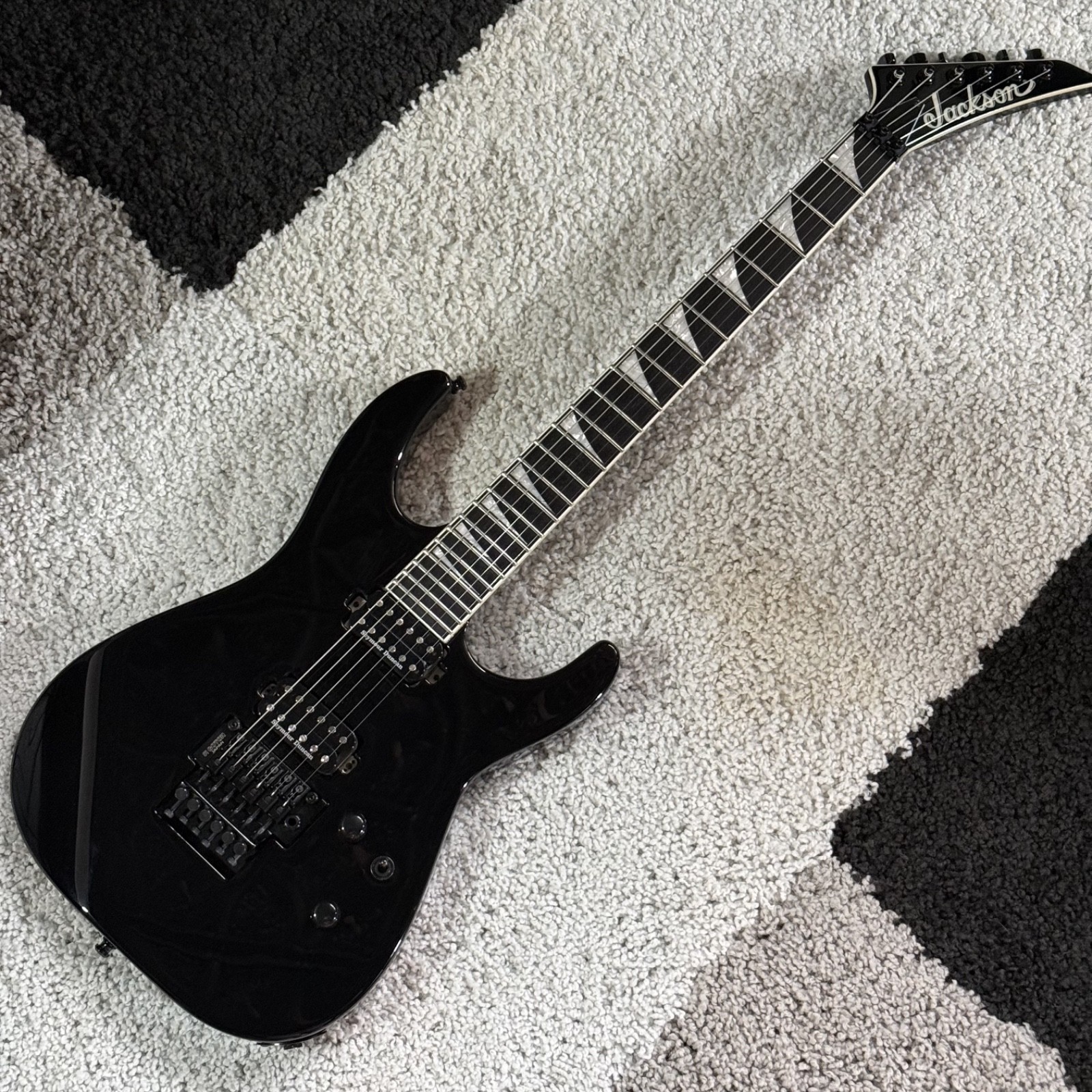 Jackson MJ Series Soloist SL2 – MIJ – JB/Jazz – Gotoh Trem – Luminlay – Upgraded