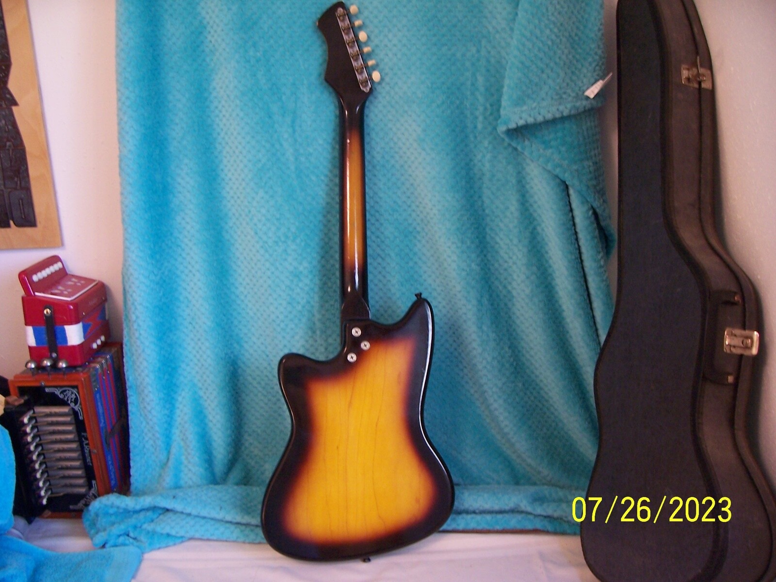 1965 Holiday Harmony Bobcat H15 Silhouette Sunburst De Armond PU’s VG Cond.