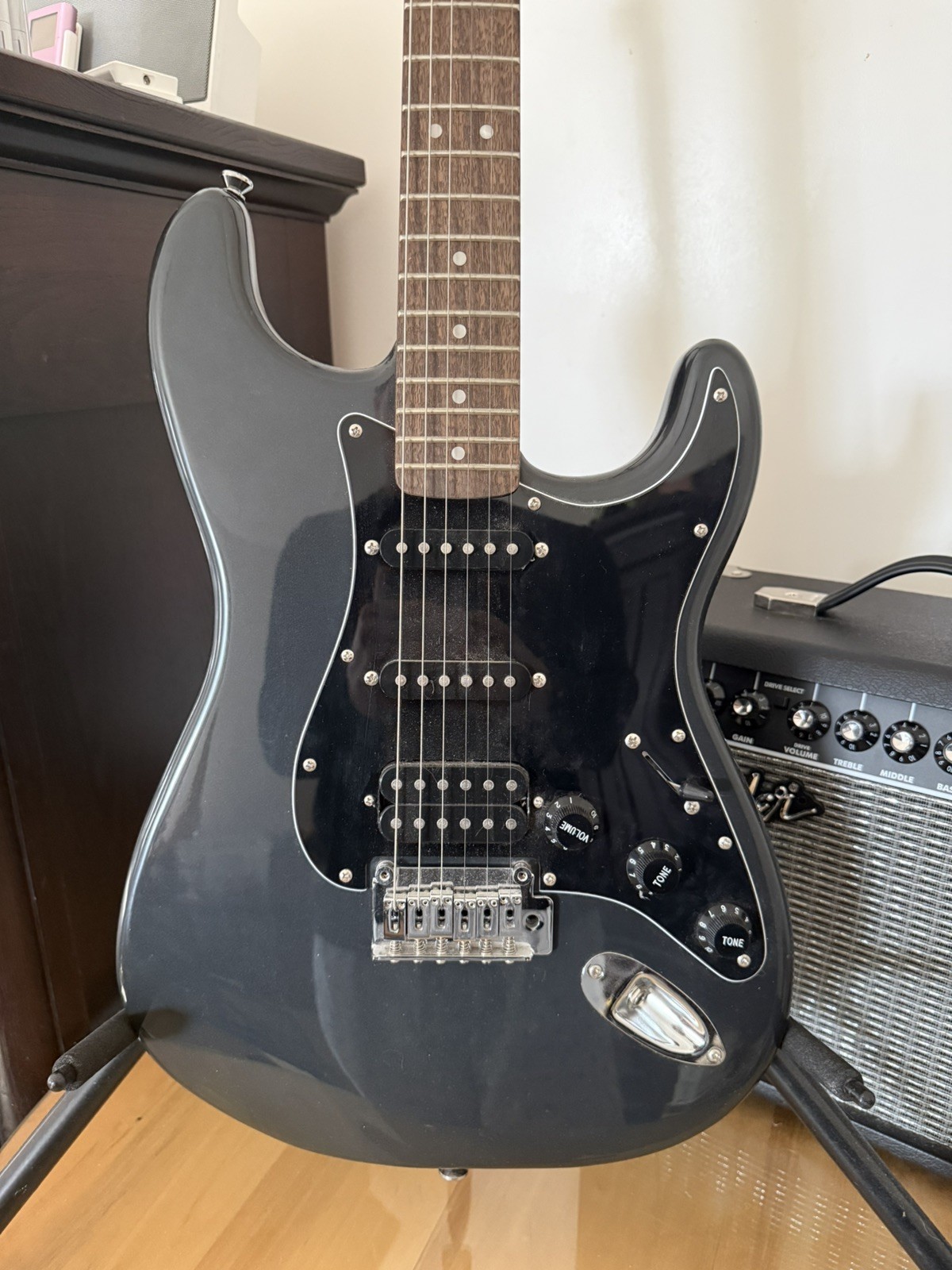 Squier Affinity Stratocaster HSS – Charcoal Frost metallic- Excellent Condition