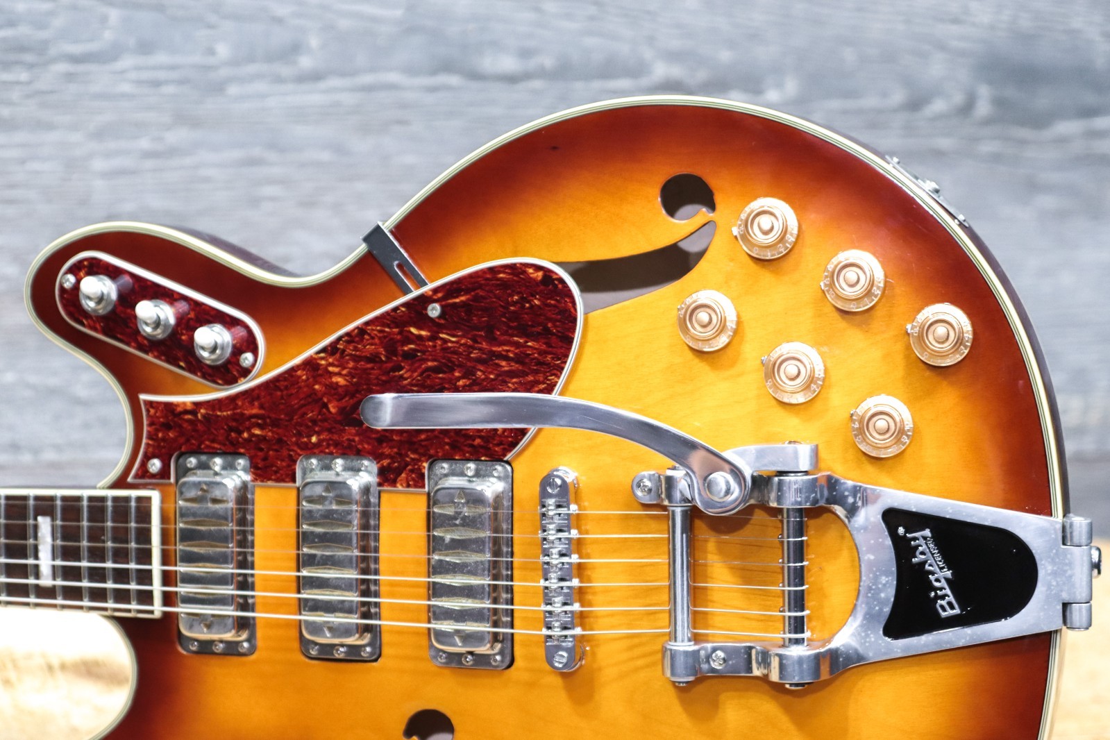 Eastwood Airline H78 Honeyburst Gold Foil Pickups Semi-Hollow El. Guitar w/Case