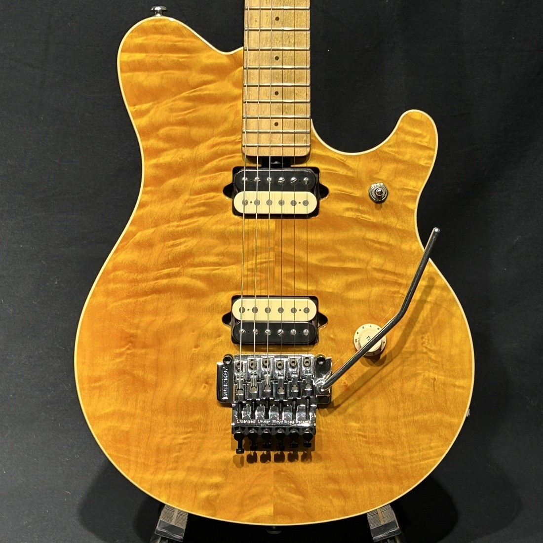 Music MAN EVH Signature QMT Gold Translucent 3.4 KG Used Electric Guitar