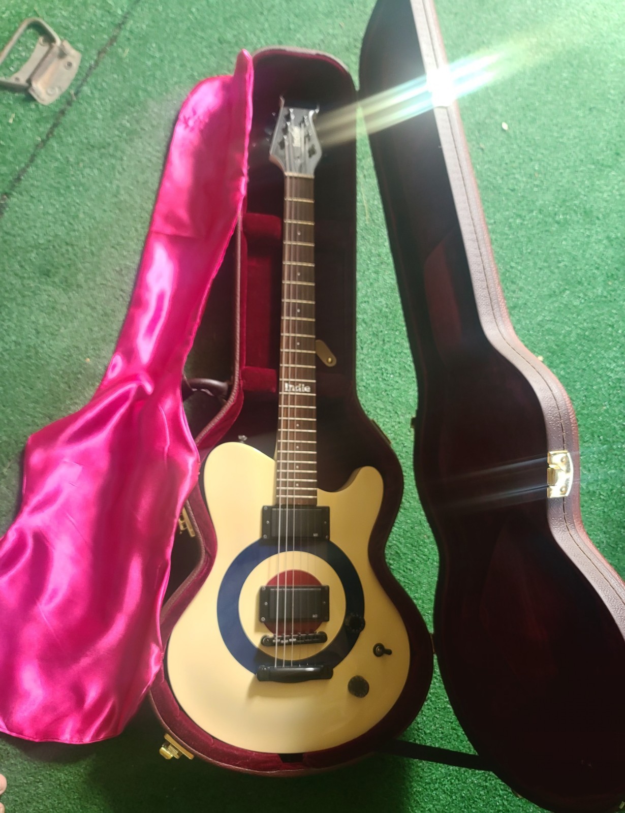 Vintage INDIE guitar With Original Hard Case And Silk Curtian , Keys Included