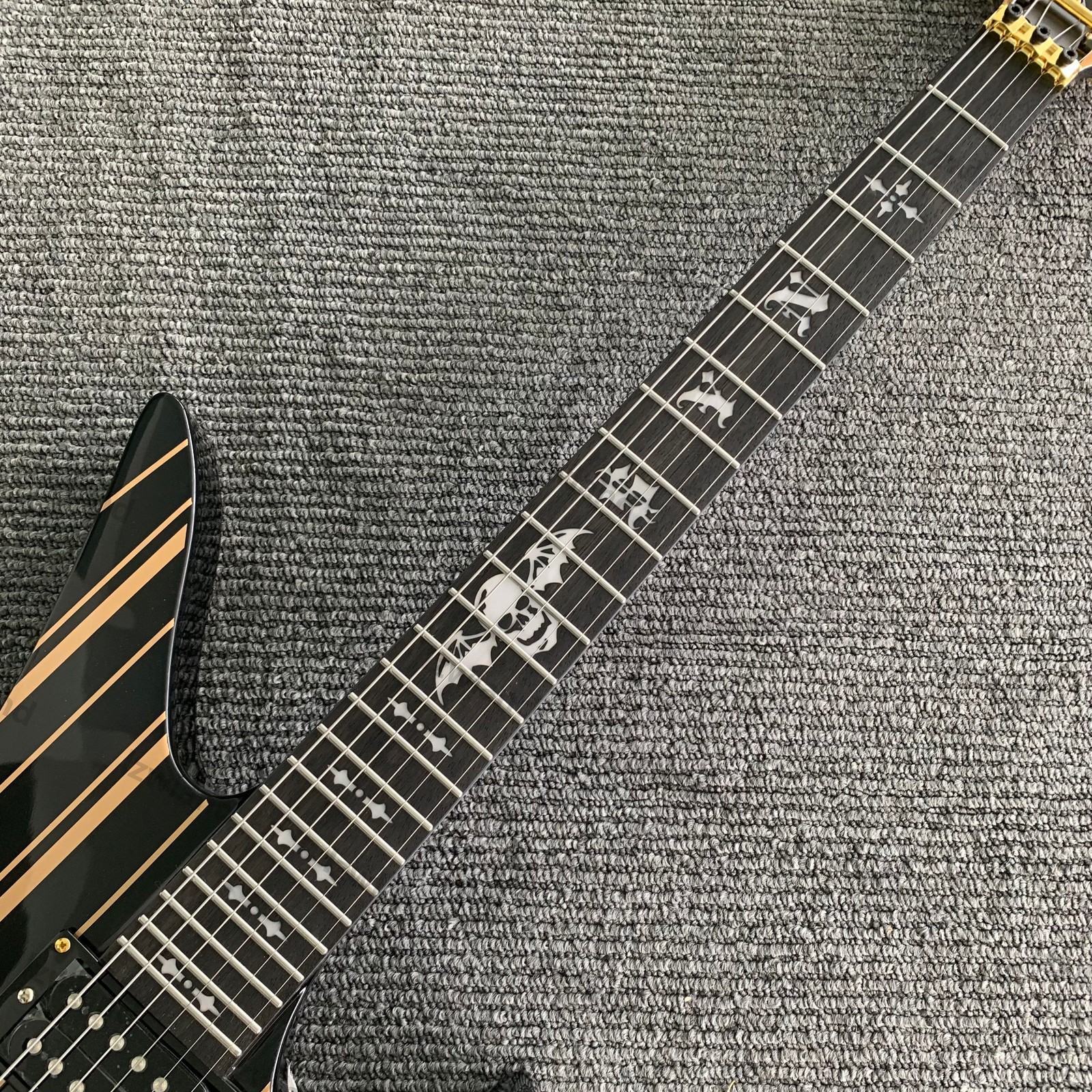 Ledux Electric Guitar Tremolo H-H Pickups Black Finish Yellow Stripe Gold HW