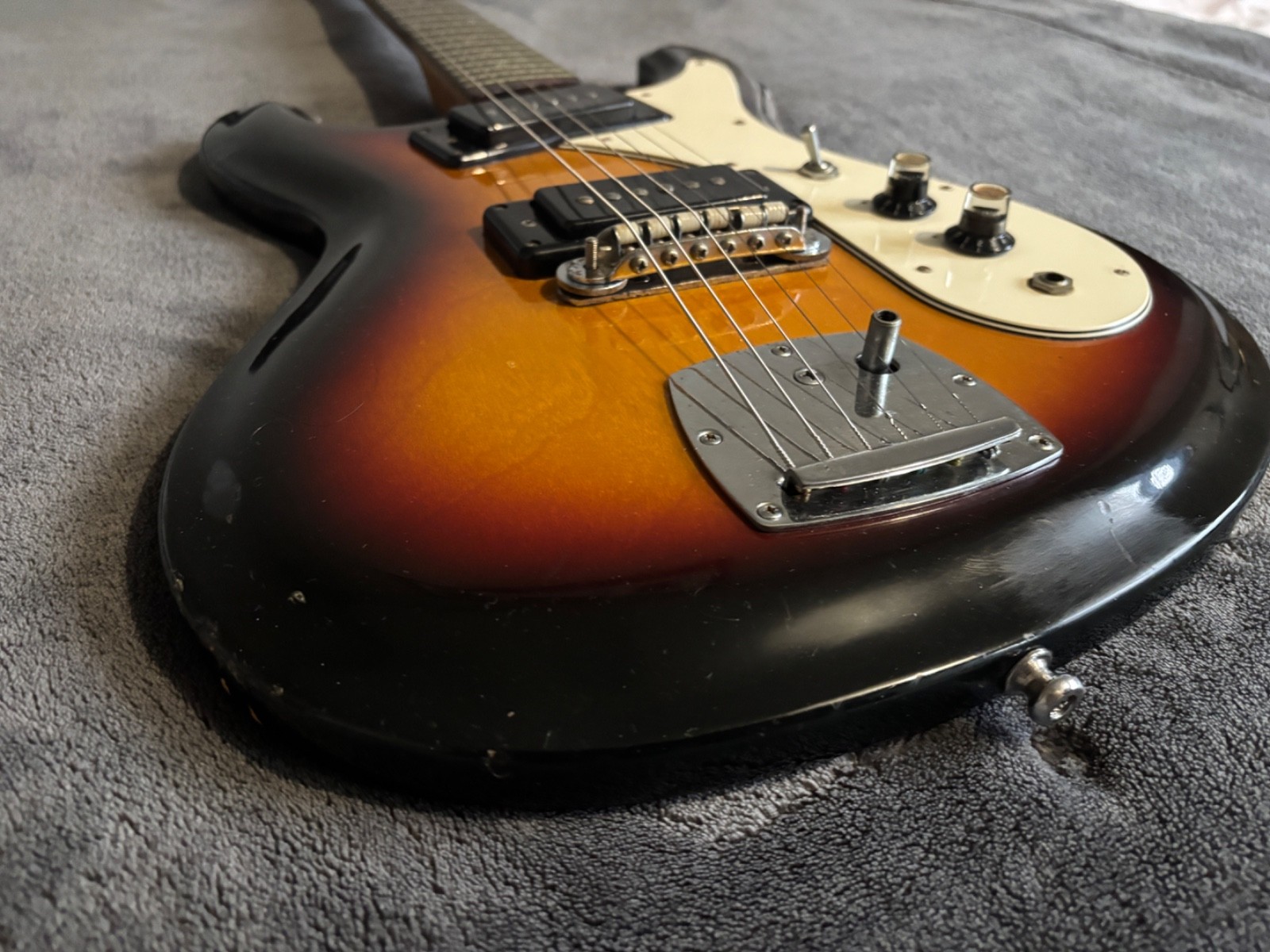 Aria 1702t Univox Hi-Flier Phase II 1970s Sunburst MIJ Vintage Offset Guitar