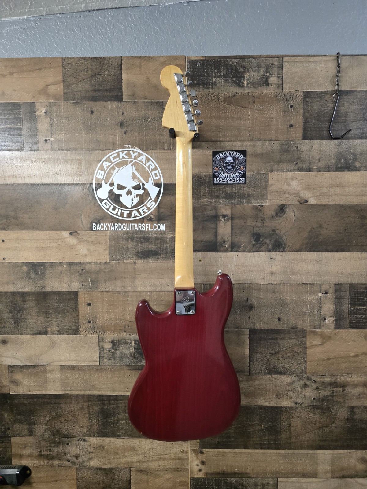1978 Fender musicmaster Guitar. W/ Hsc