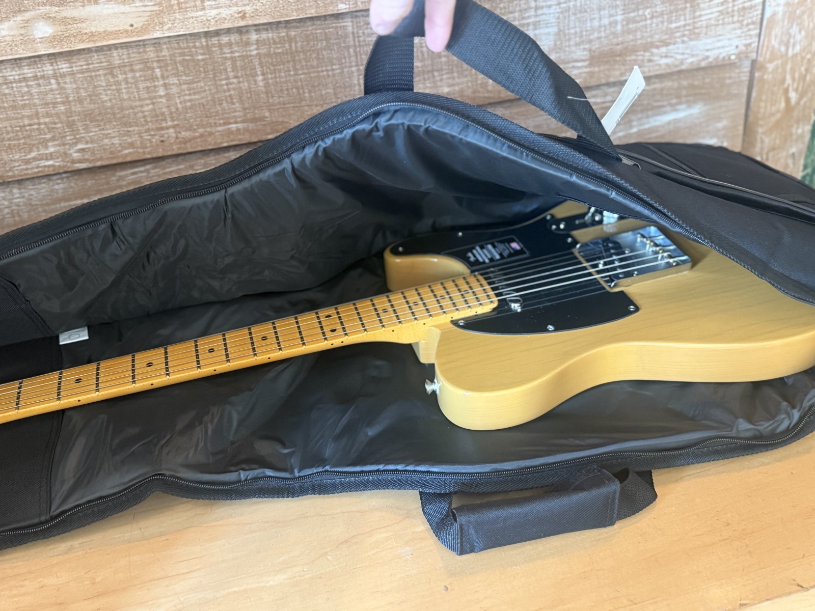 Fender American Pro Classic Telecaster Butterscotch Blonde With Premium Gig Bag