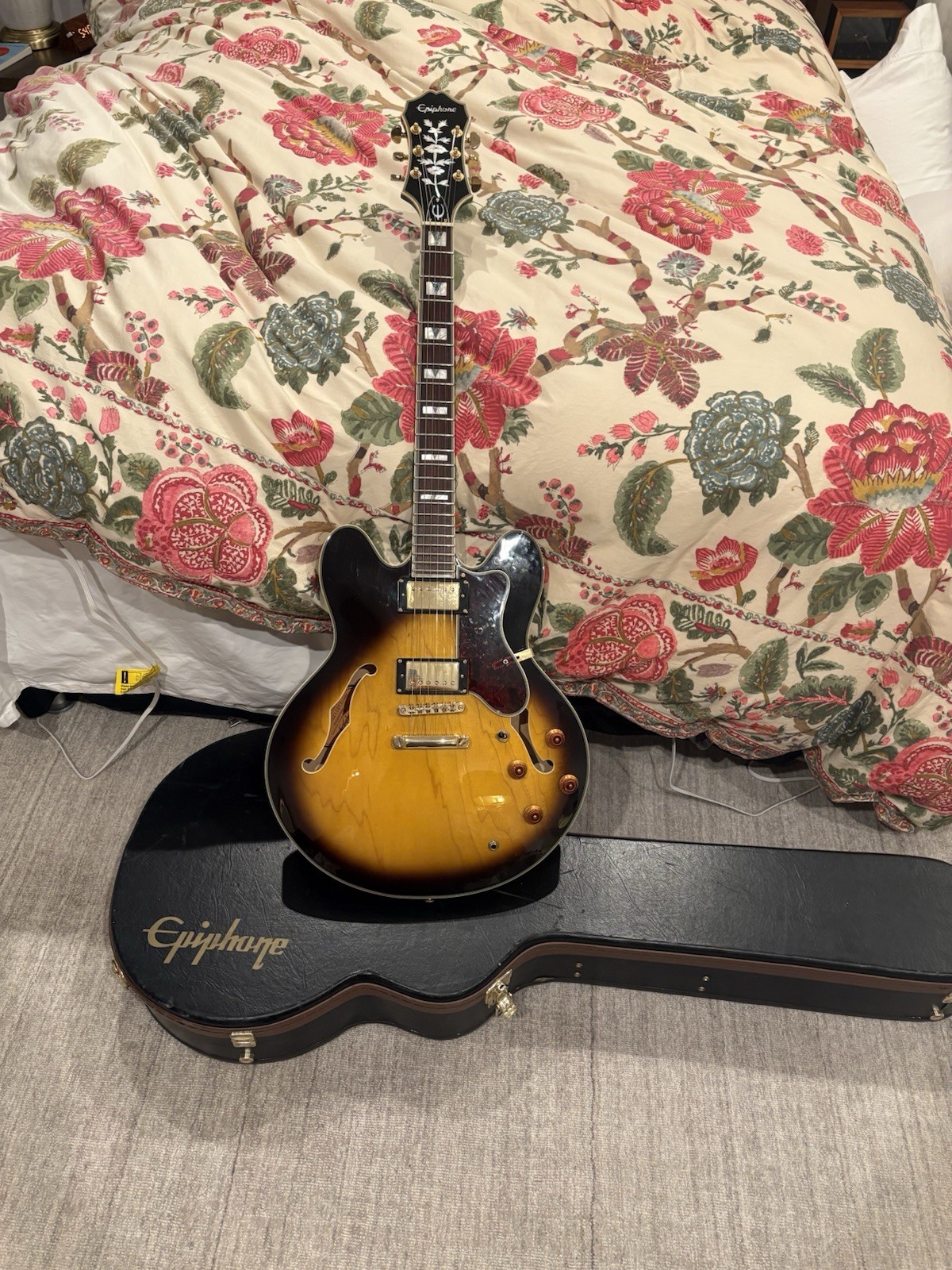 Epiphone Sheraton-II Near Mint W/ Epi Case Electric Guitar Semi Hollow Body