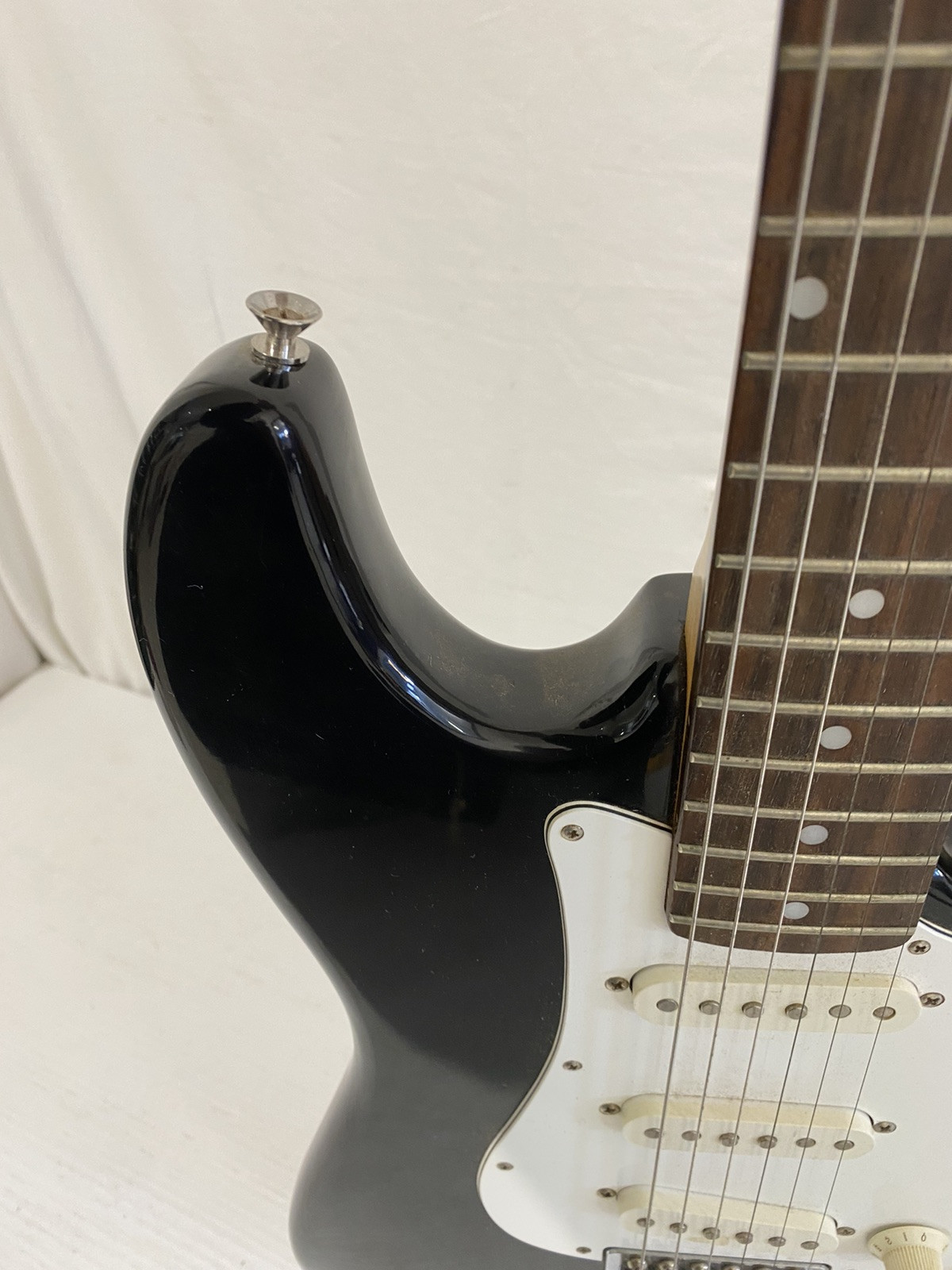 Vantage Electric Guitar Black And White With Case Model VIE – II D/BK