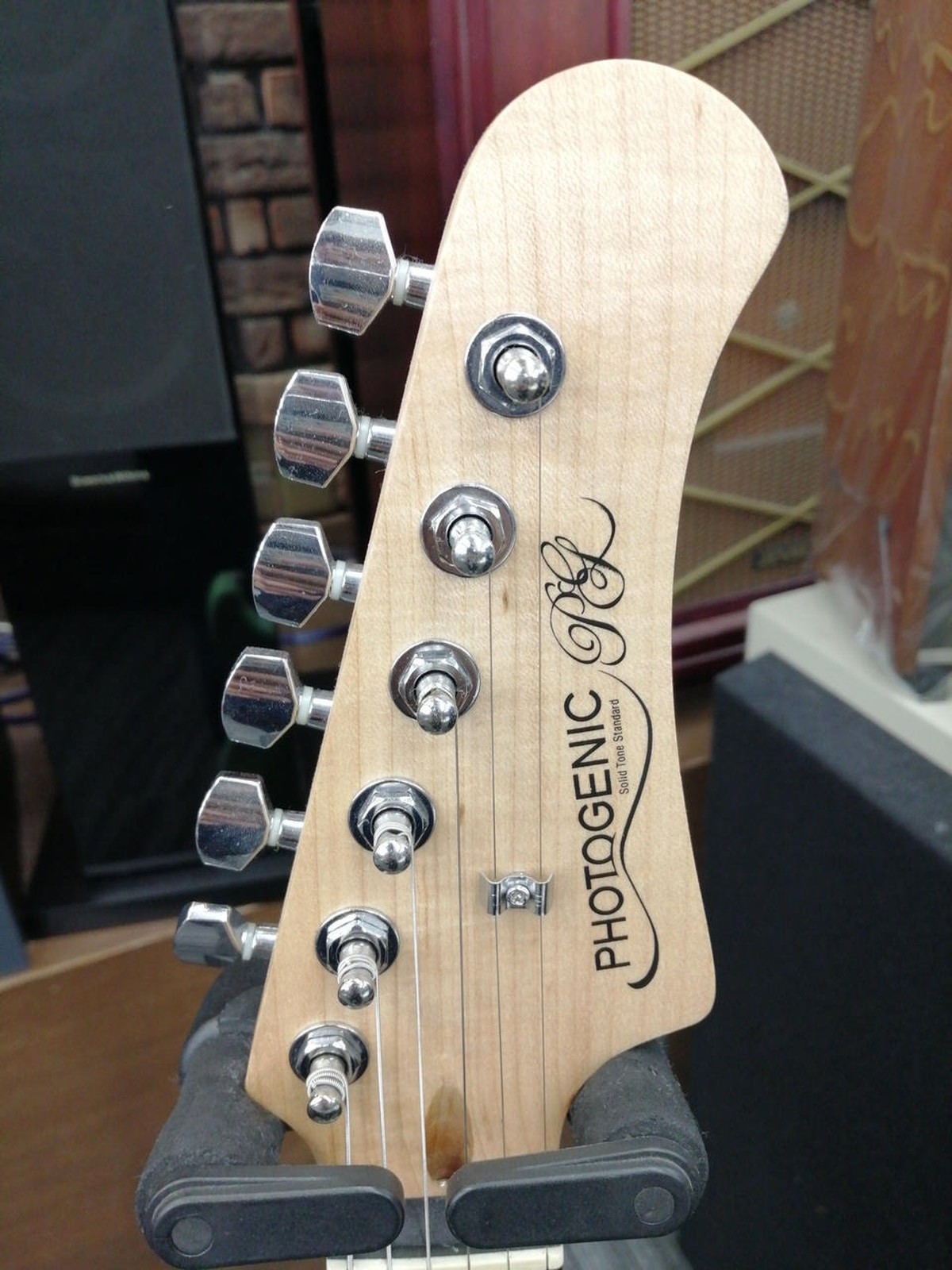 PHOTOGENIC ST-180 Used Solid Wood body Engineering wood fingerboard w/Soft case