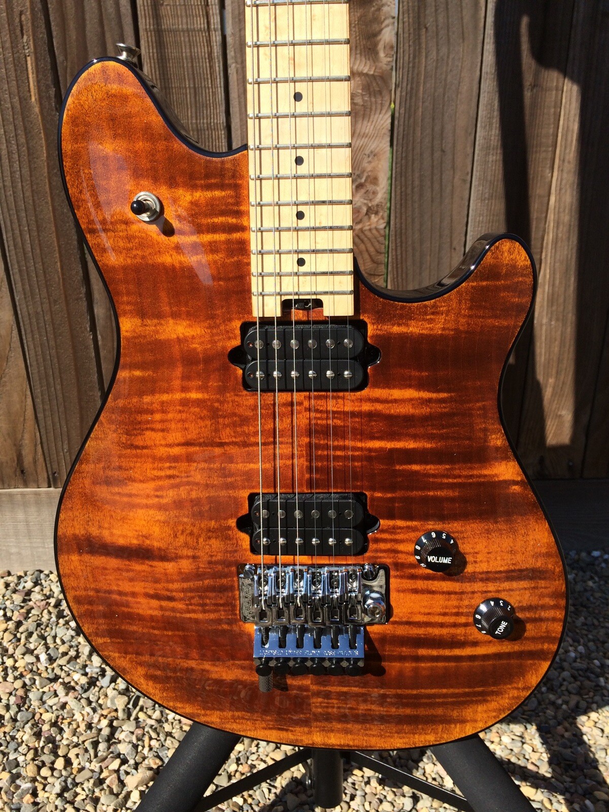 Peavey WOLFGANG “Custom Deluxe” TIGER EYE FLAME TOP Guitar (unboxed) 04′ EVH