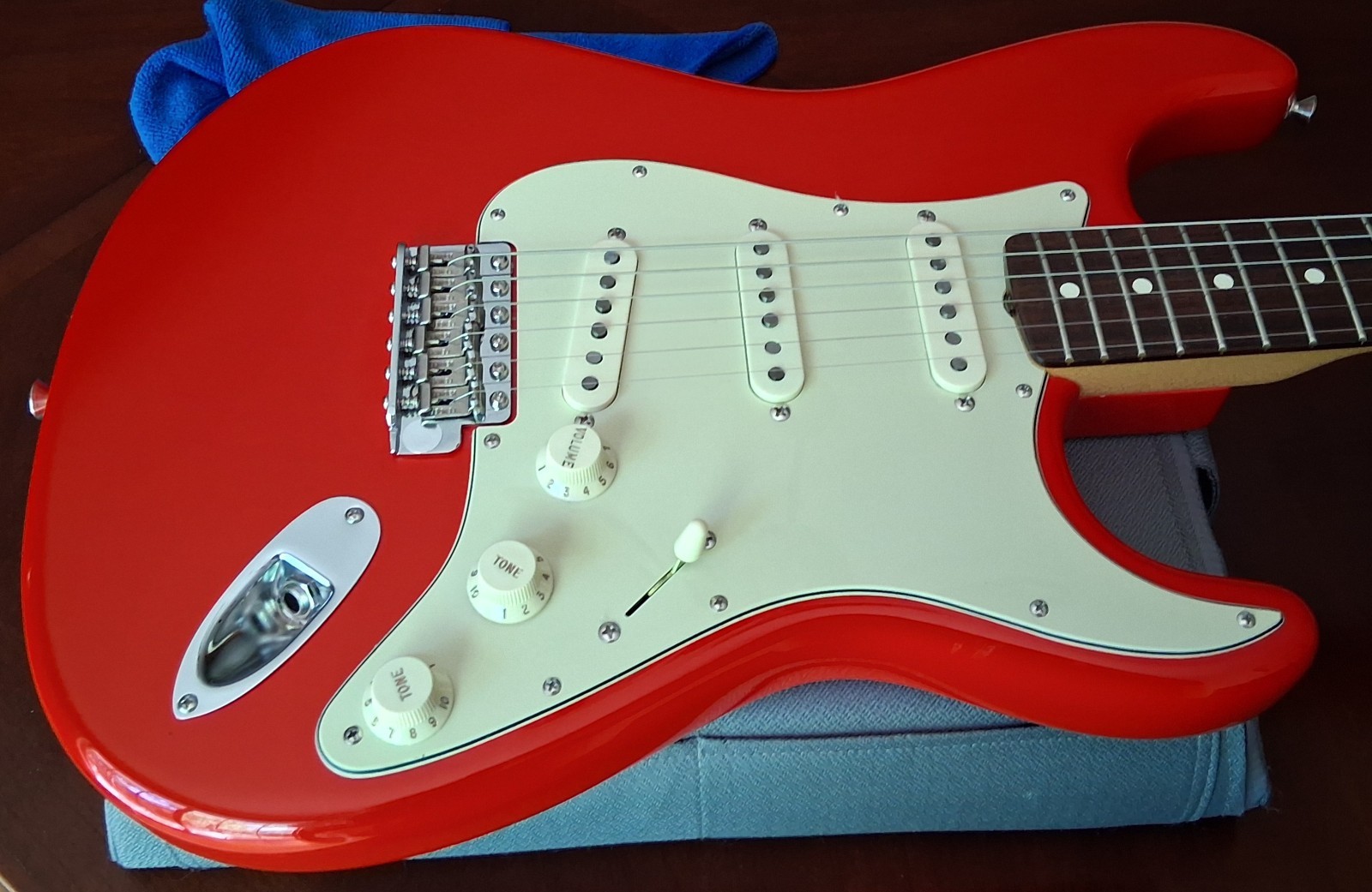 2006 Mark Knopfler Fender Stratocaster – Artist Sig. Series – Hot Rod Red – USED