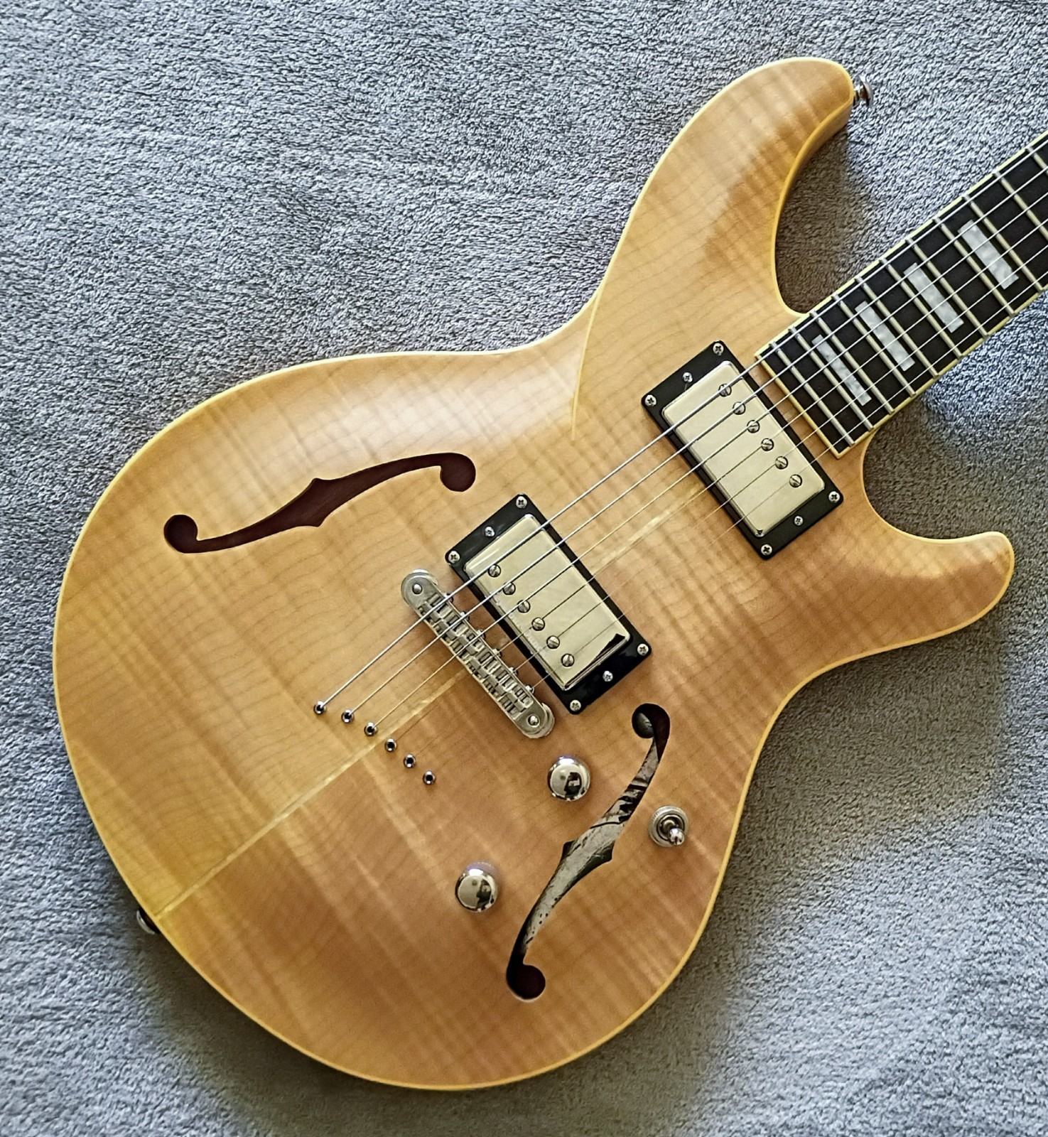 Diamond (DBZ) Monarch Semi-Hollow (Korea) Flame Maple ~ Seymour Duncan’s ~ OHSC