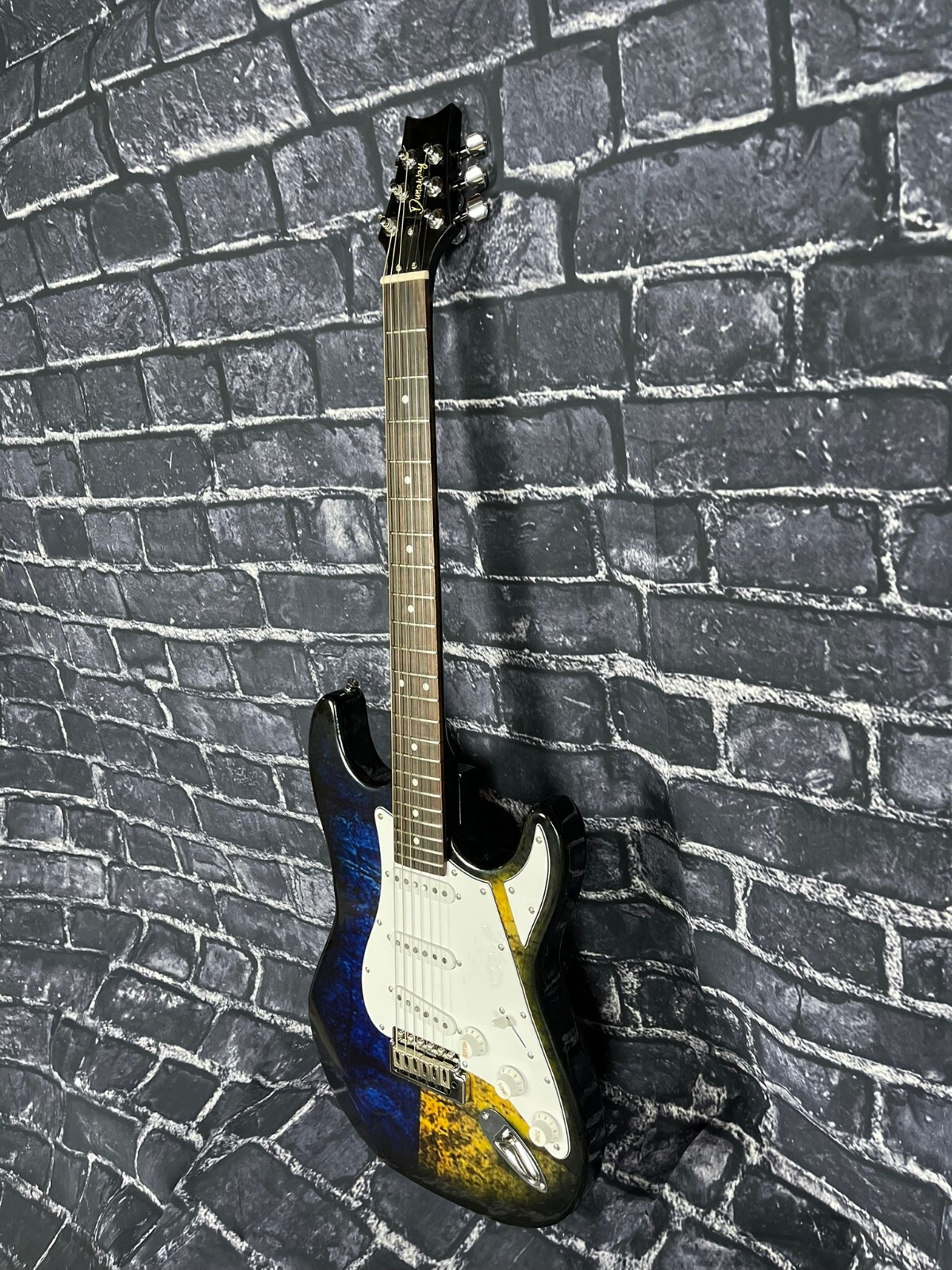 Dunaway Guitars: 2022 Ukraine Inspired – (Made in the USA)