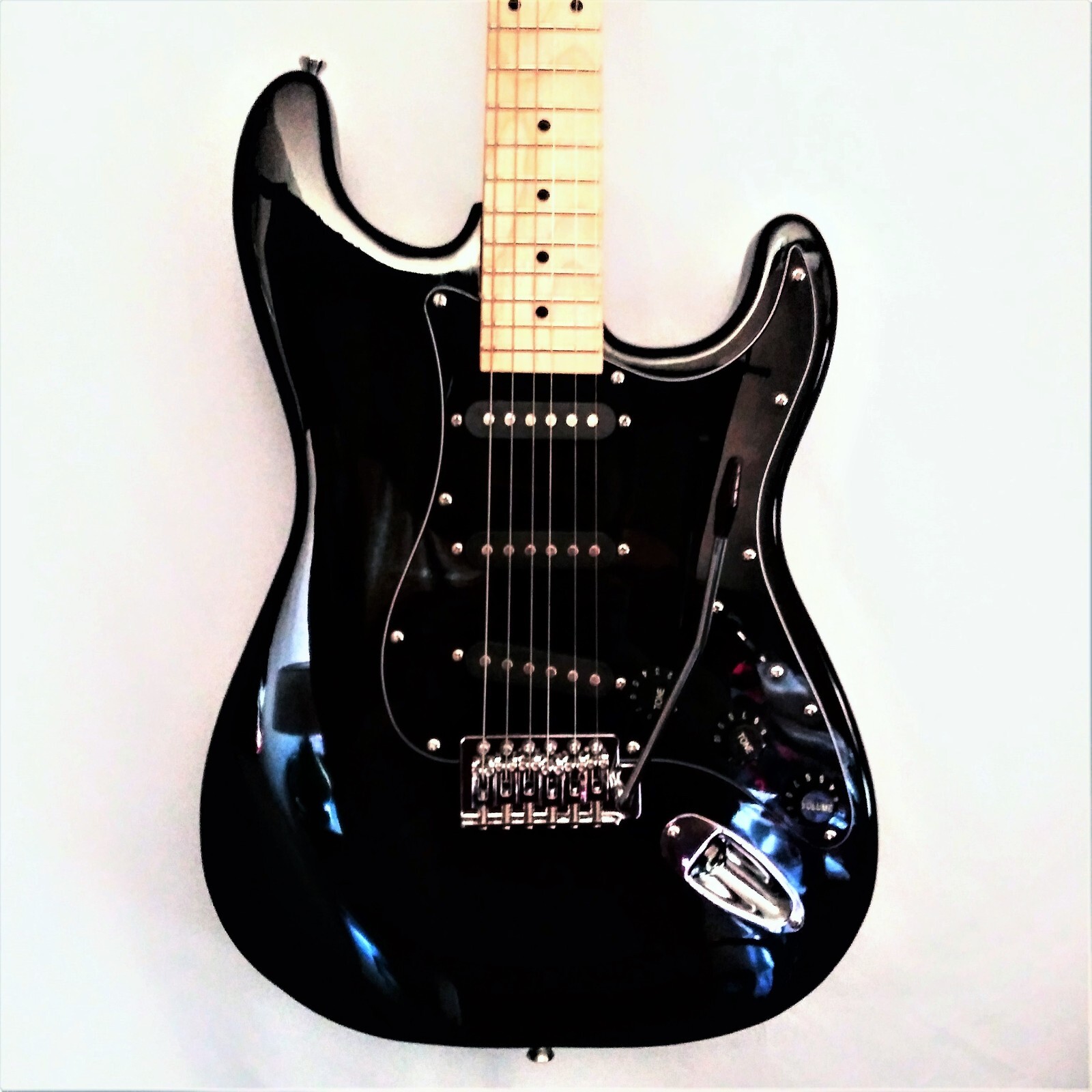 🎸OPEN BOX SPECIAL🎸+AMP! Unmkarked “S” Style Electric Guitar +Case/Bag +Strap!