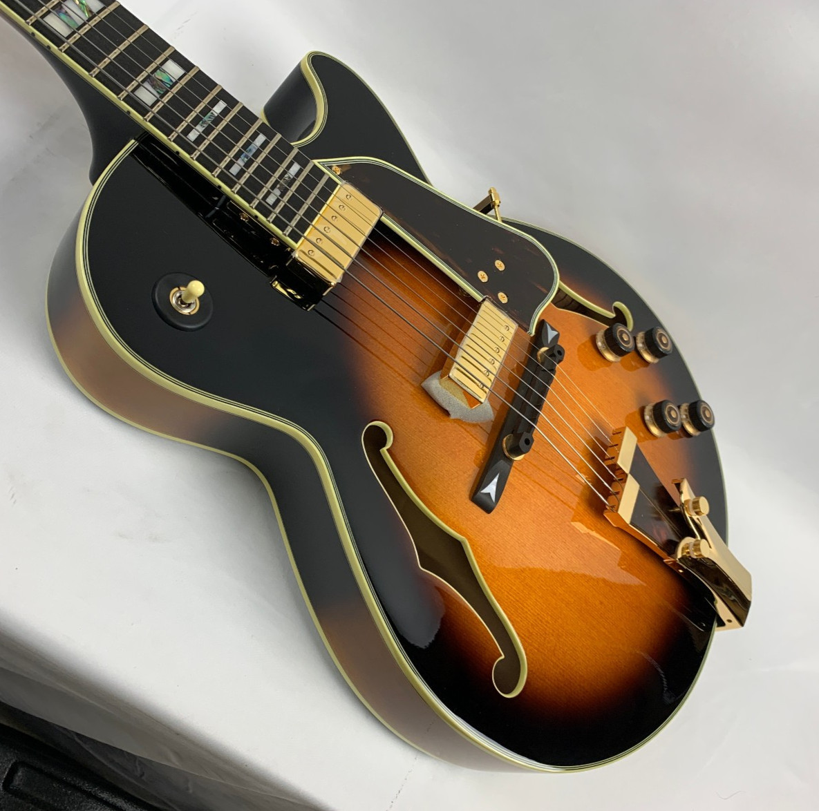 Ibanez George Benson GB10 Signature Hollowbody Brown Sunburst + Case BS GB10BS