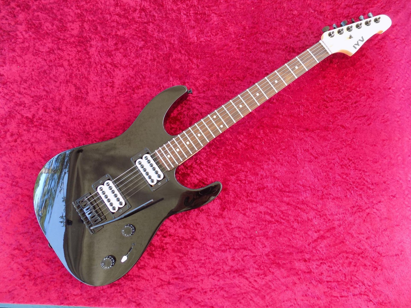 Jackson/IYV “Custom Shack”, Hot Invader Style Pickups,Coil Splitting,Nice
