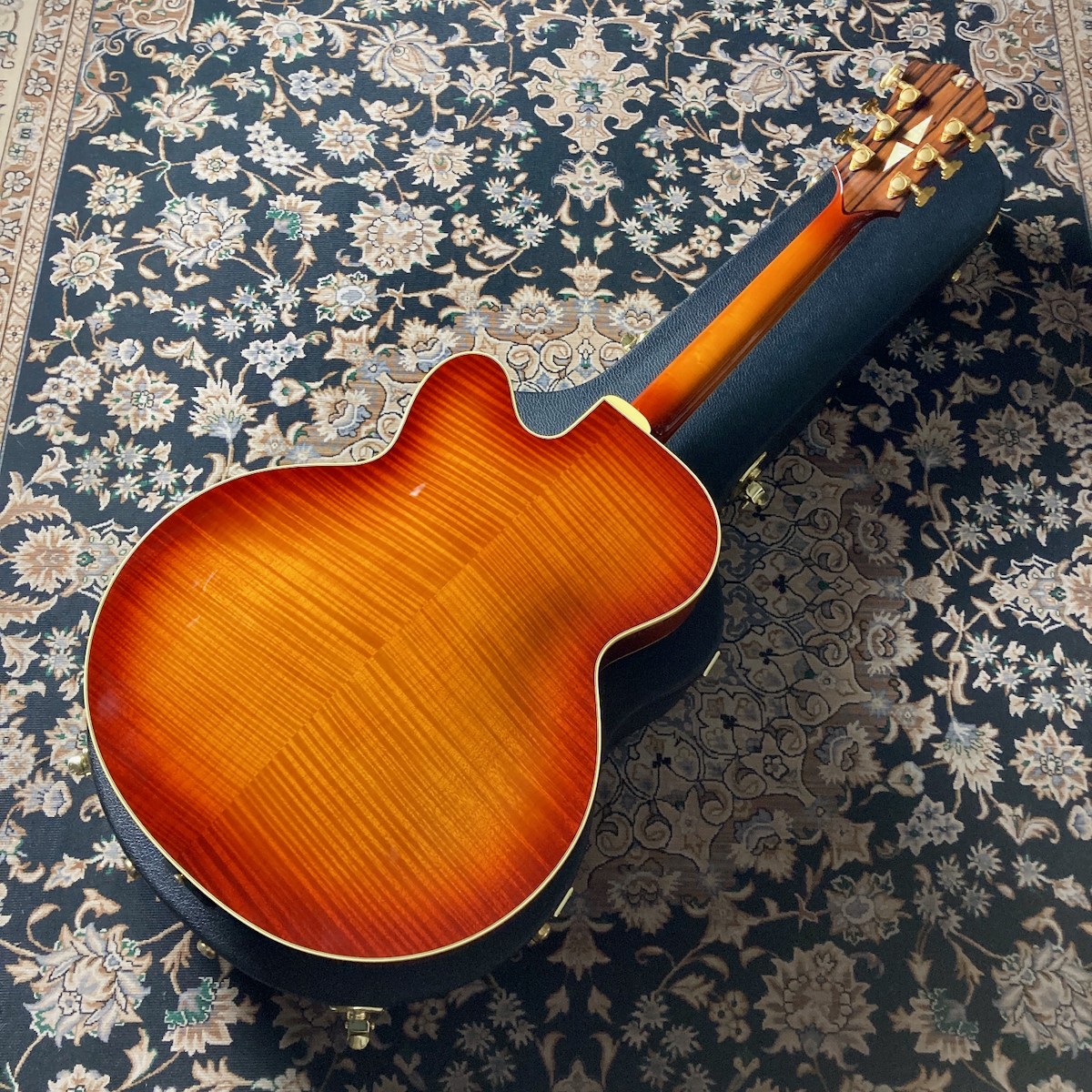 D’Aquisto DQ-NYE New Yorker Electric 17″ Almond Burst Used