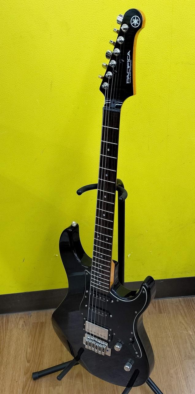 YAMAHA PAC612VIIFM Electric Guitar