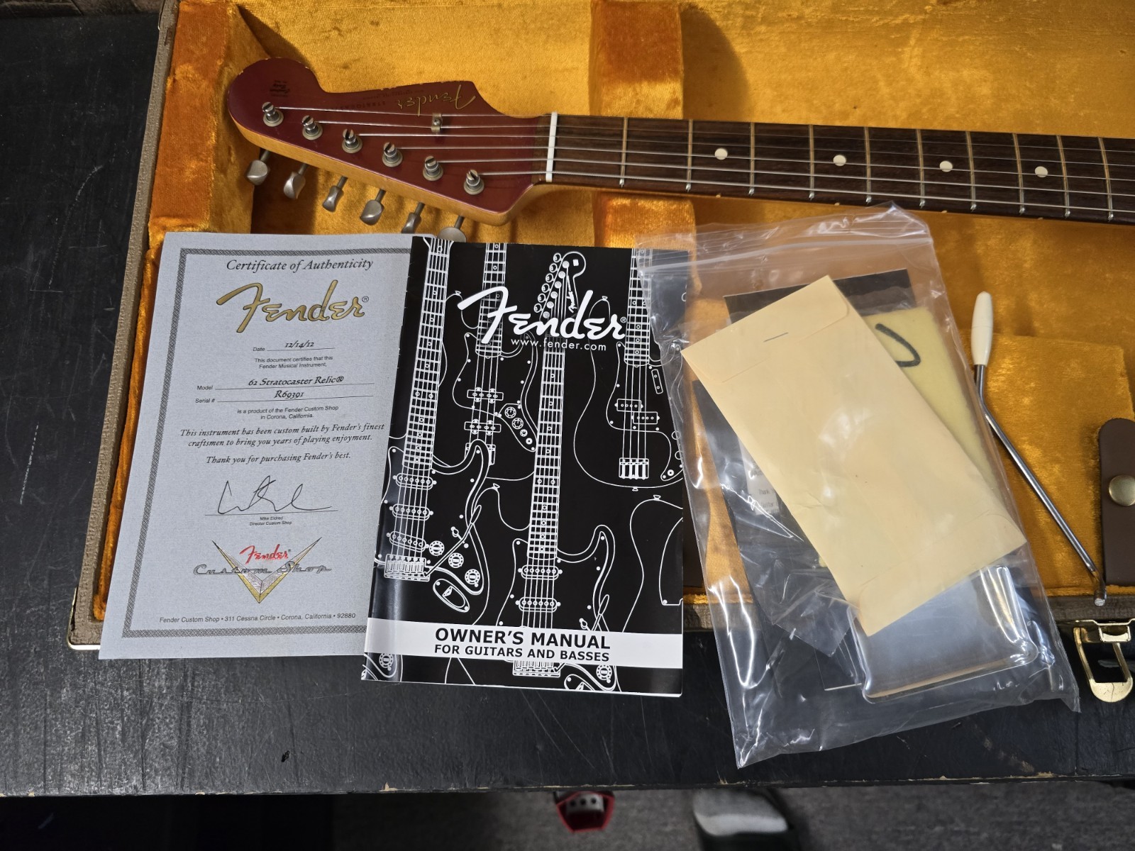 2012 Fender Custom Shop 62 Stratocaster Burgundy Mist Metallic Relic. 7.7 Lb