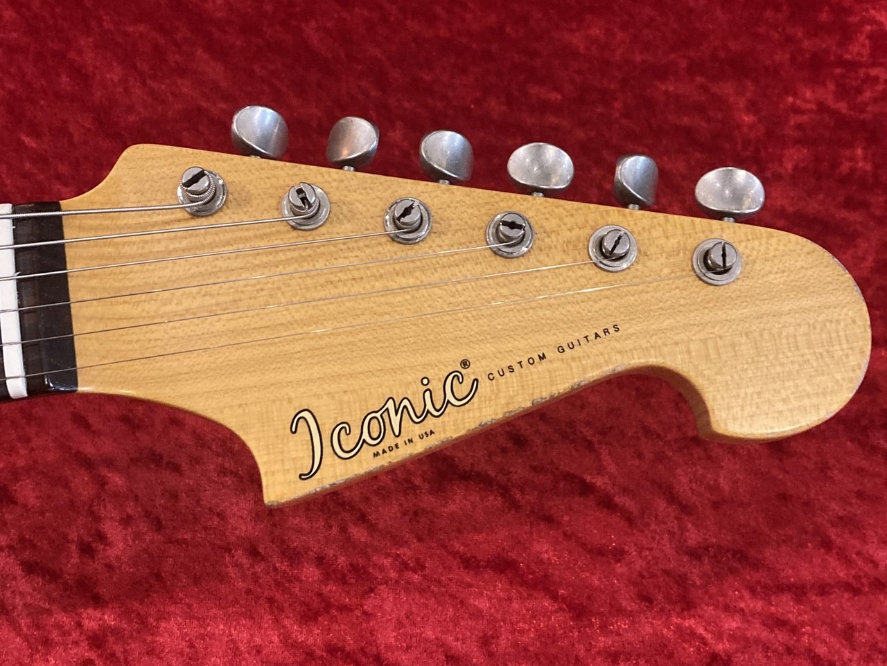 Iconic Guitars John Cruz Solana Shoreline Gold Over Black 3.31kg Electric Guitar
