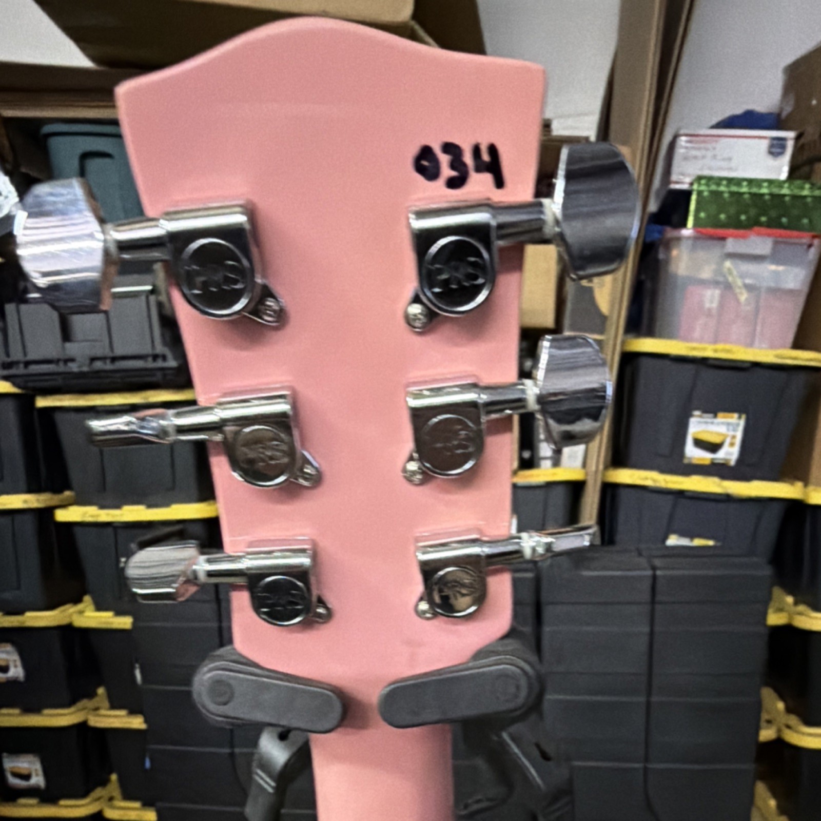 Lawson Damon Electric Guitar Pink LP style solid body with camo hard shell case