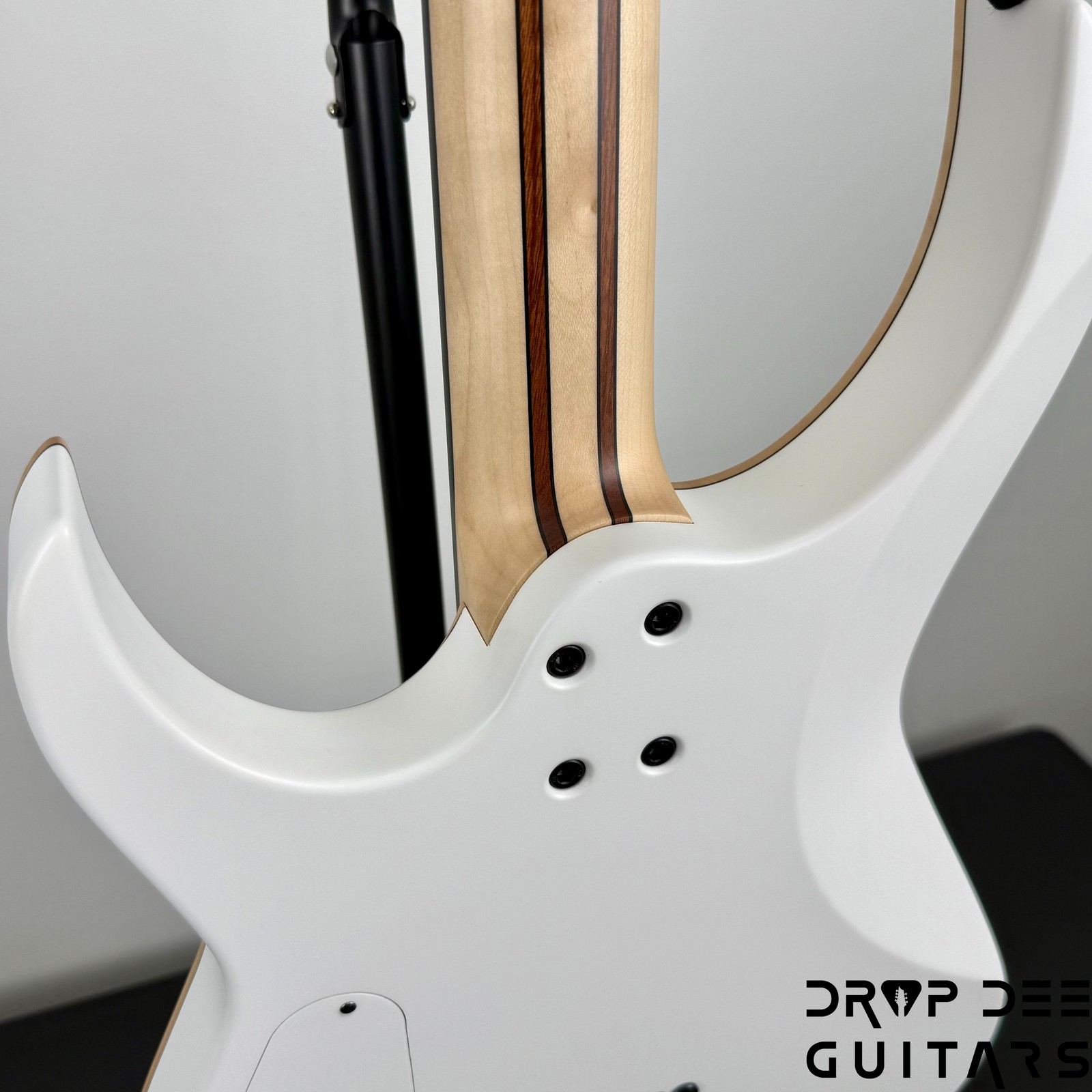 Infinia Ceres 6 Electric Guitar w/ Bag – Scarlet Halo