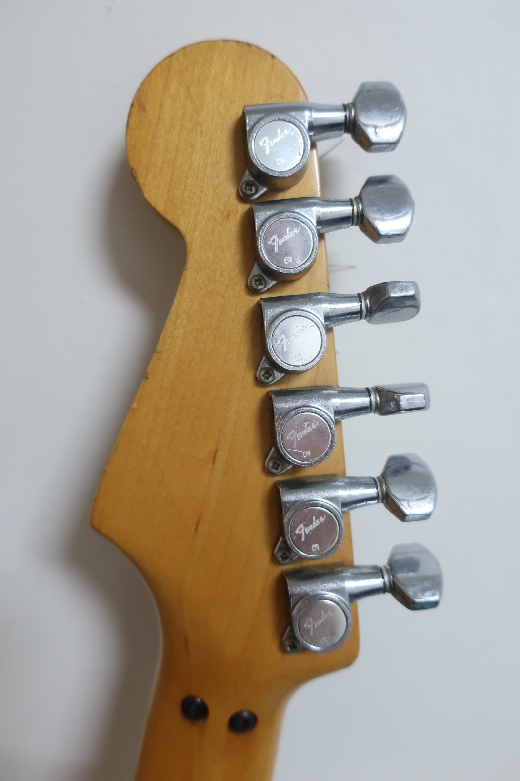 Squier HSS Stratocaster Cream – Fender and Dimarzio Pickups, Coil Split.