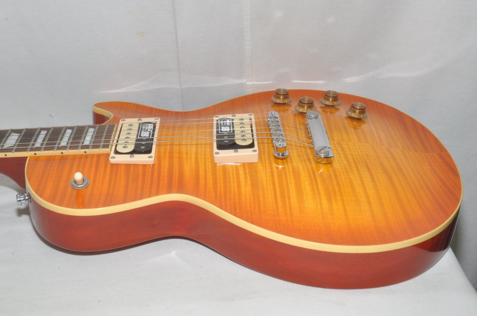 EDWARDS Limited MODEL Electric guitar Ref No 7554