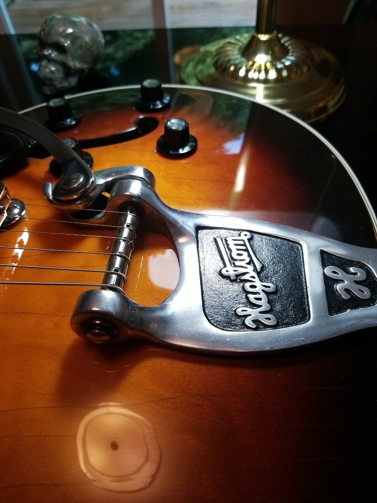 1967 – Hagstrom V 1 – Viking – Sunburst w/Bigsby Tremlo – Excellent Condition