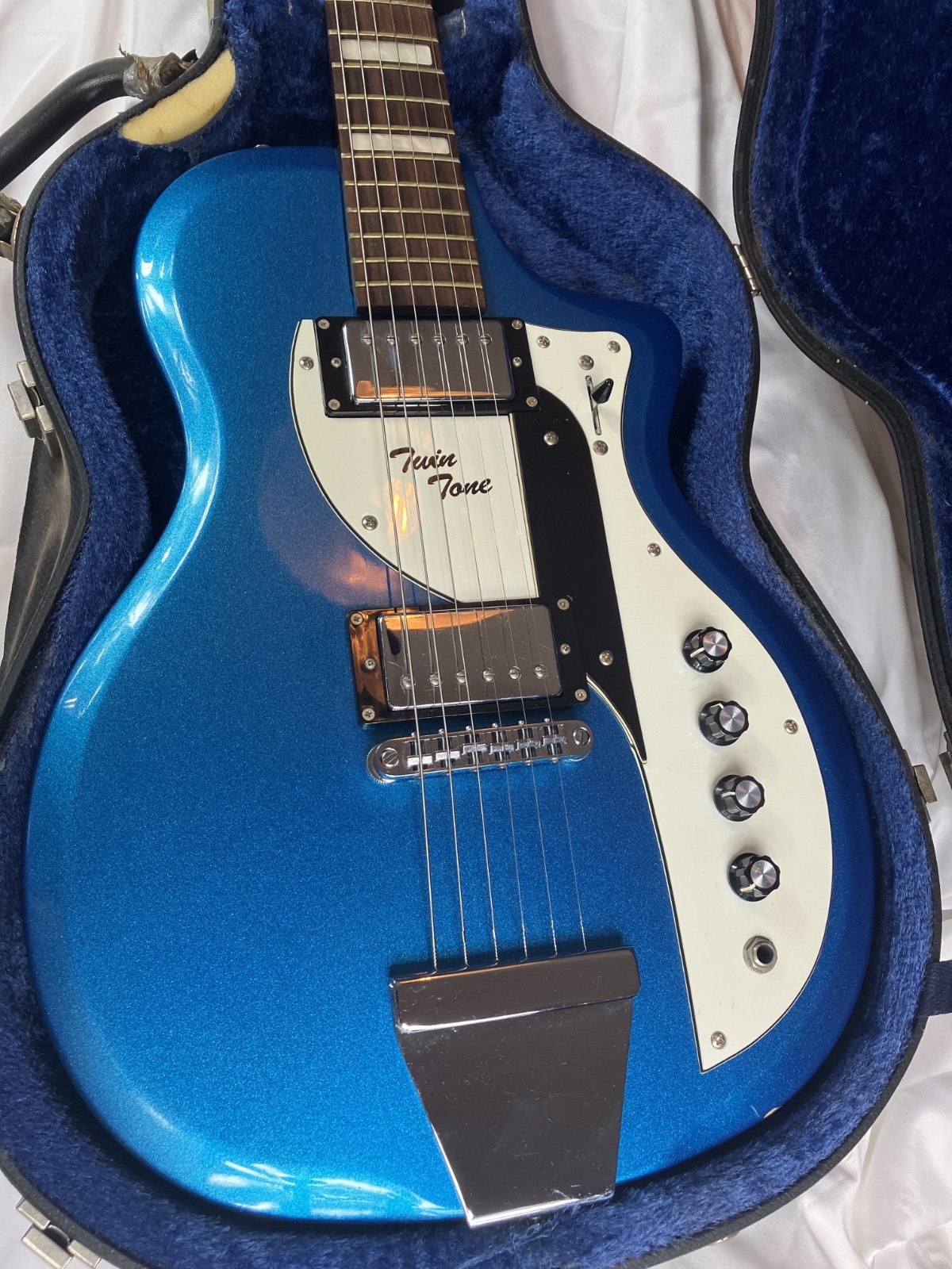 Airline Guitars Twin Tone