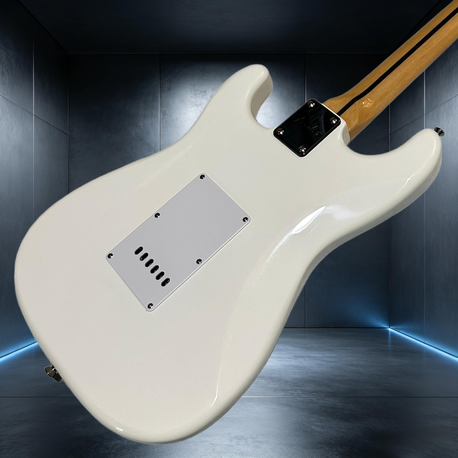 ST Electric Guitar White Color Mahogany Body 21 Frets Rosewood Fretboard