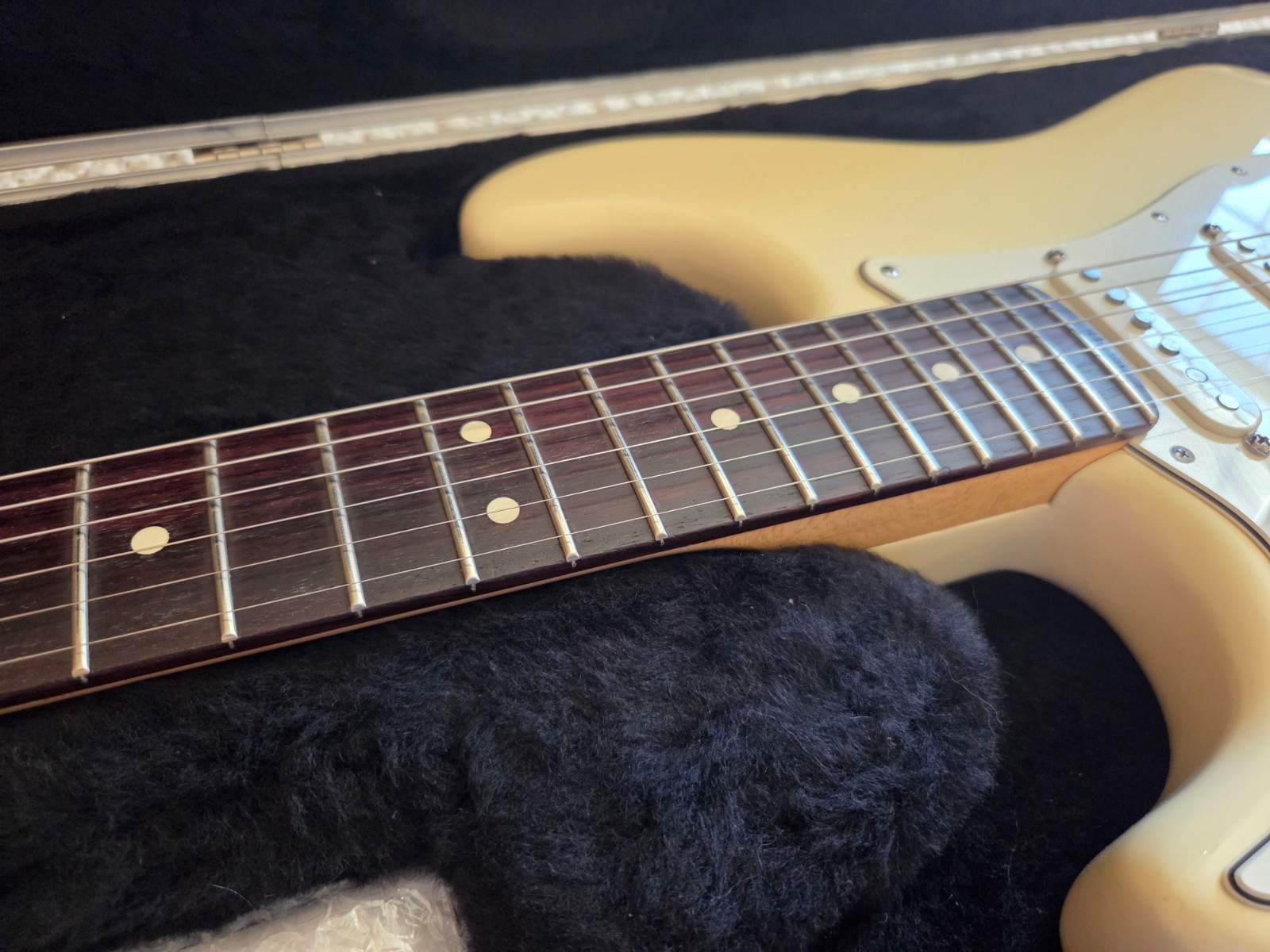 Left Hand Lefty White Fender American Standard 2011 Stratocaster USA Guitar Case