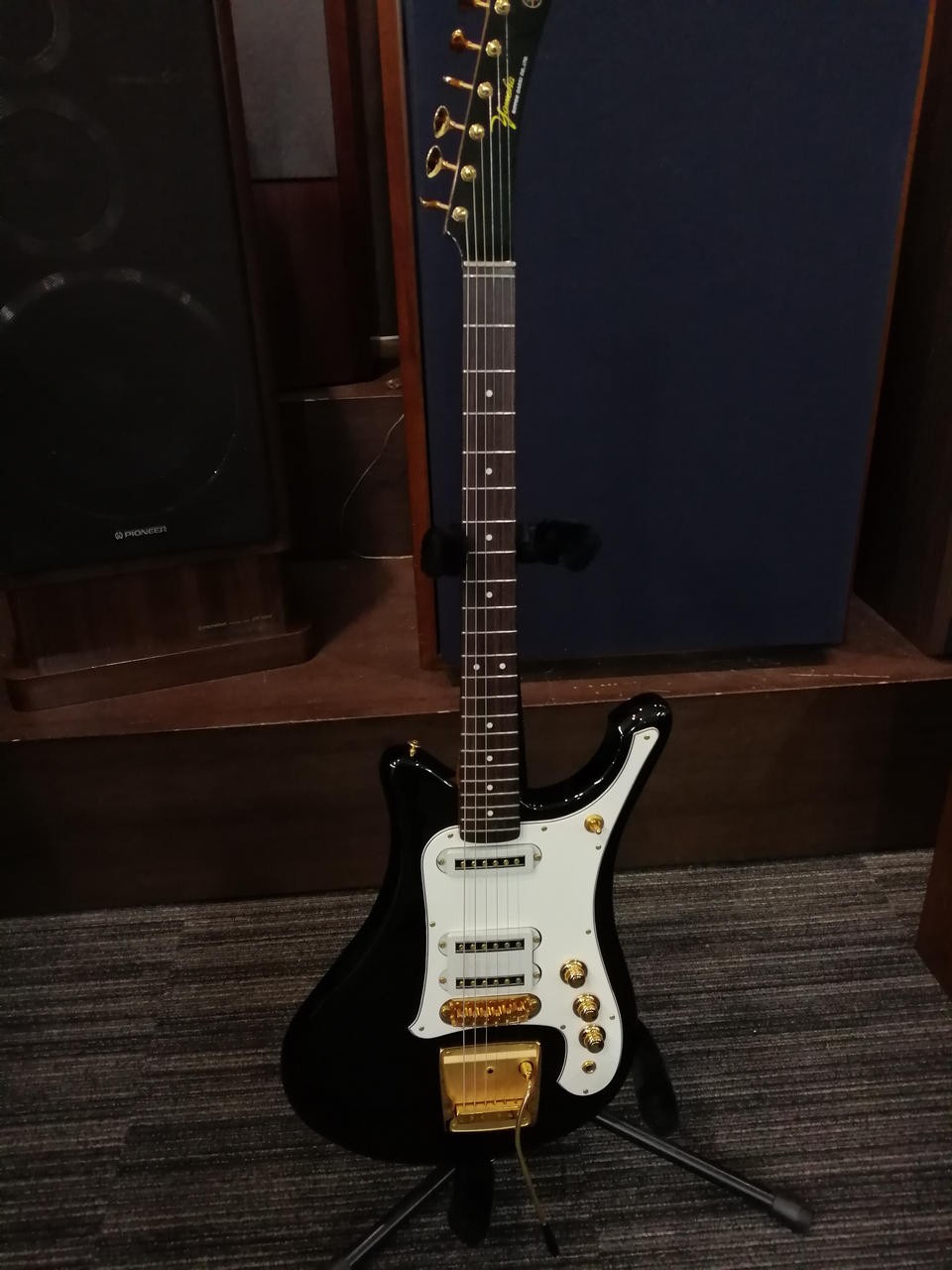 YAMAHA SG7-AS Black Electric Guitar W/Hard Case Tremolo Arm Used Product
