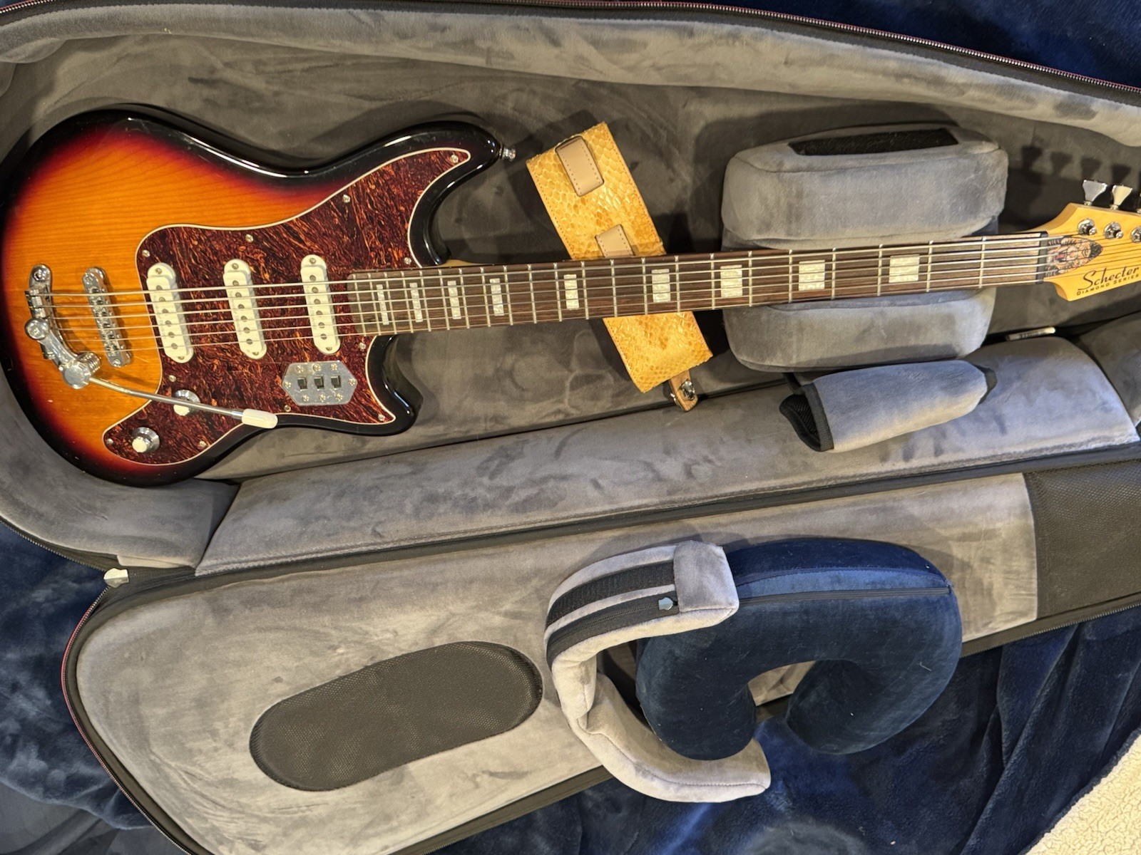 Schecter Guitar Research Hellcat VI Extended-Range Guitar 3-Tone Sunburst