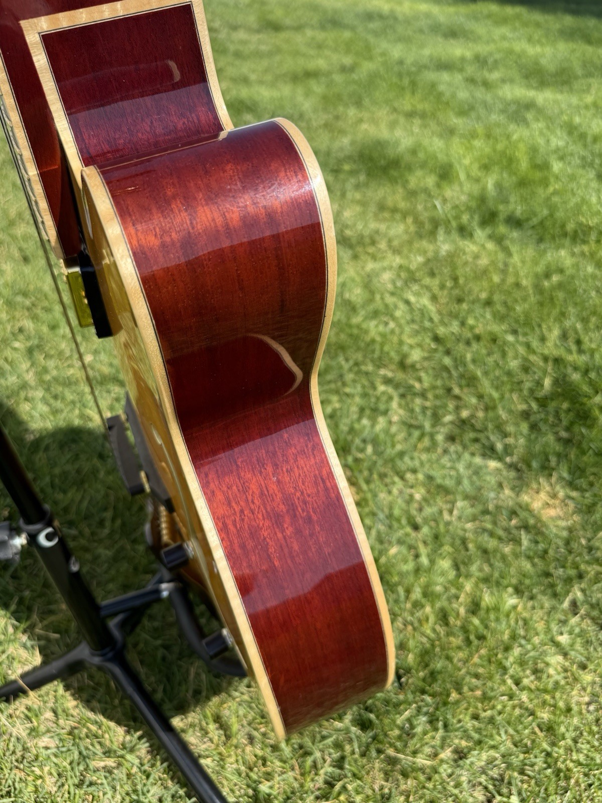 Yunzhi Jazz Box Archtop Guitar Solid Spruce Top 2024