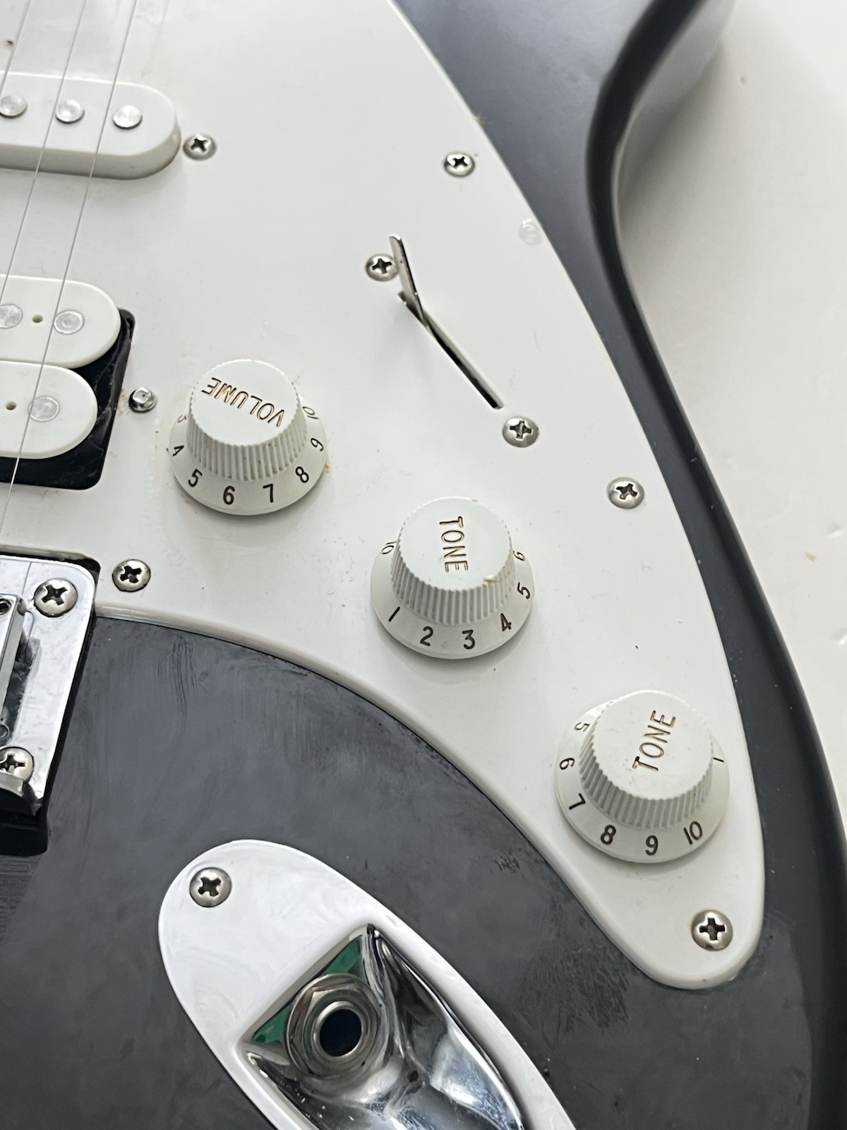First Act ME305 Model Entry-level Solid-body Electric Guitar with Case